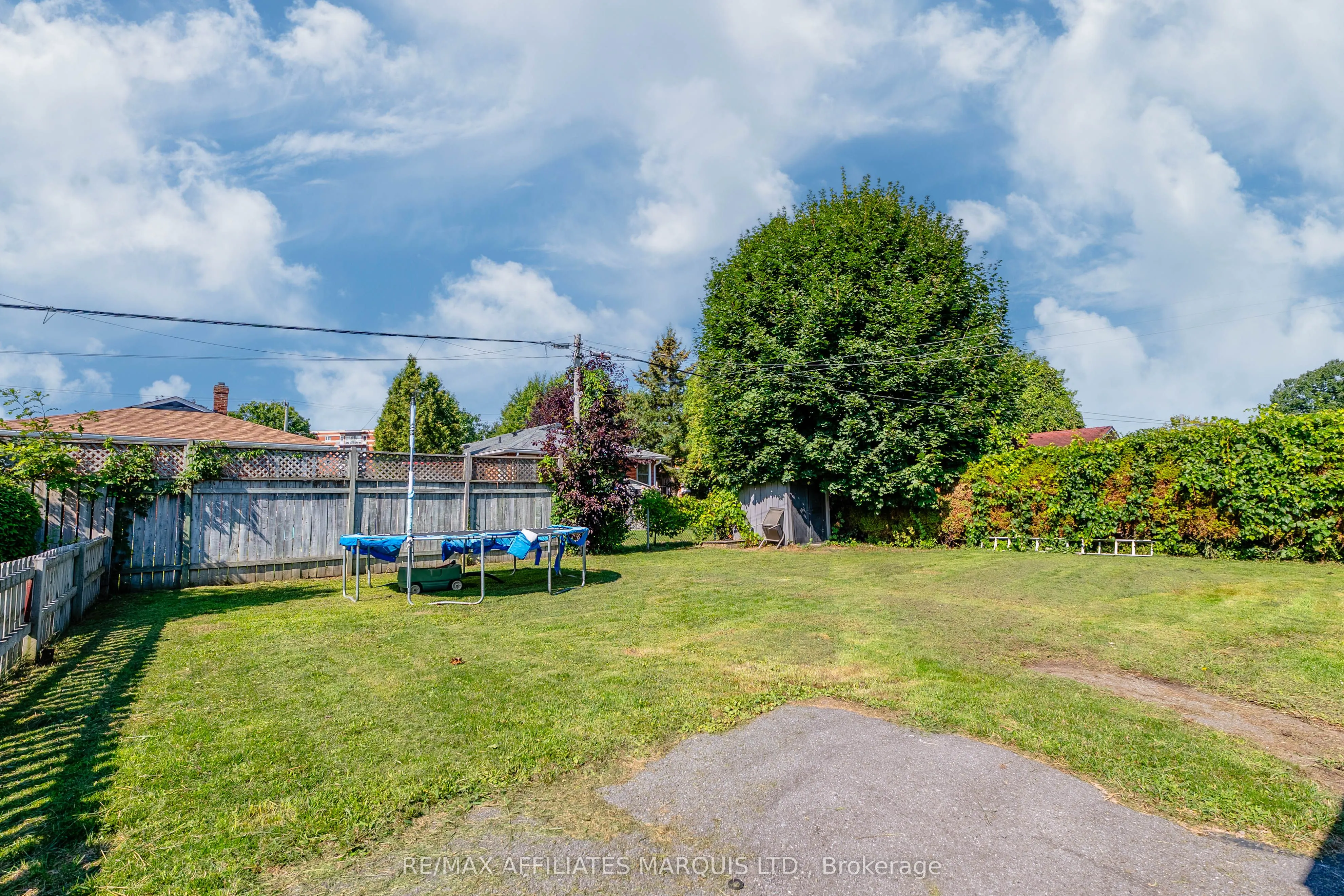 613 Carleton Street