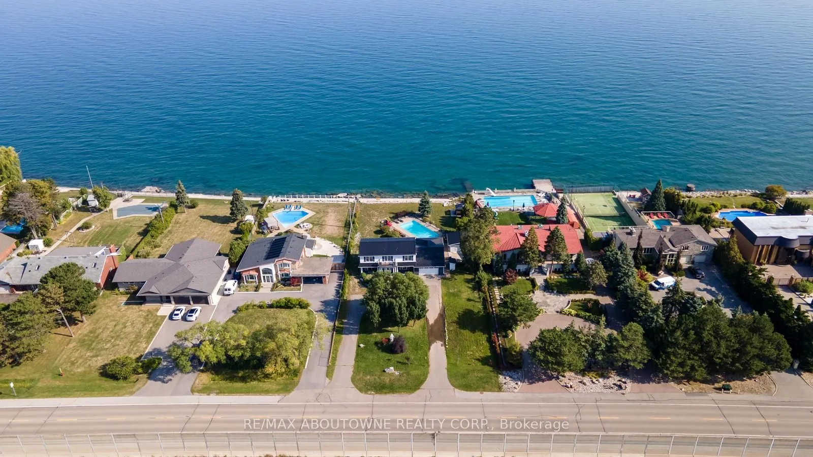 1073 North Service Road