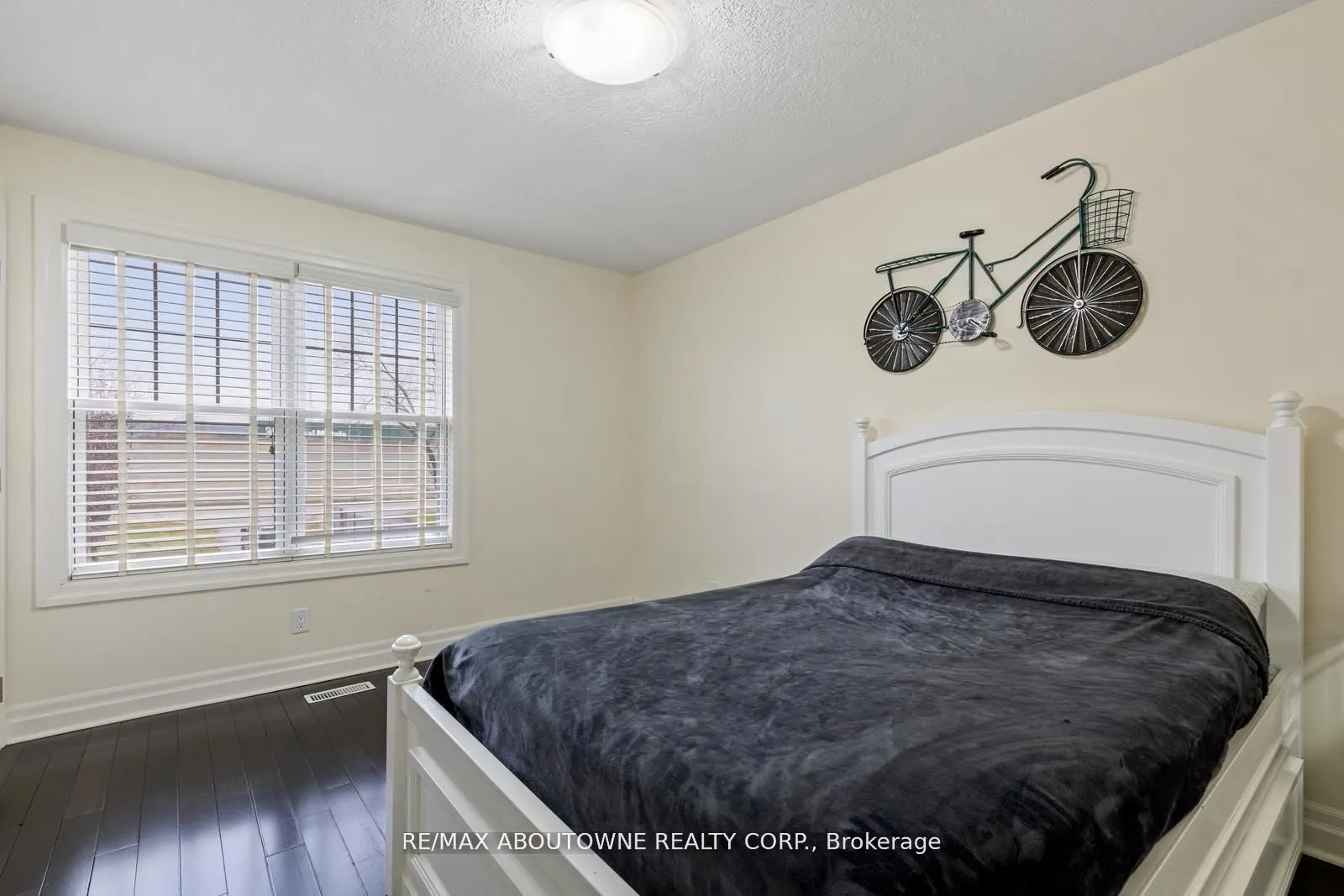 1073 North Service Road