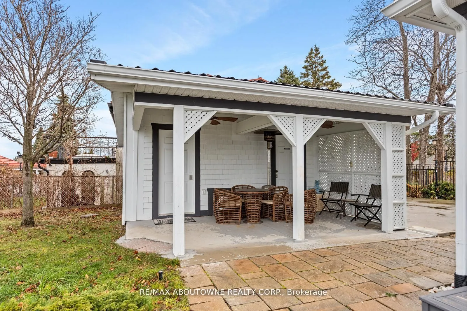1073 North Service Road