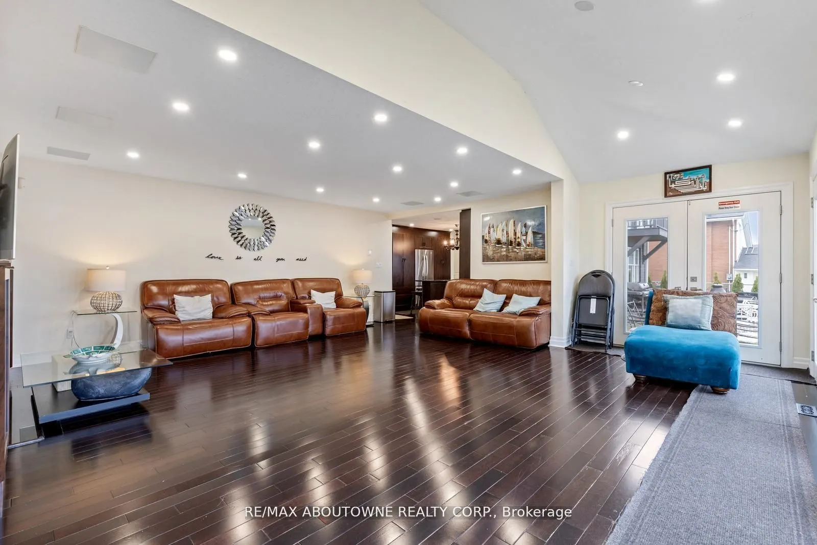 1073 North Service Road