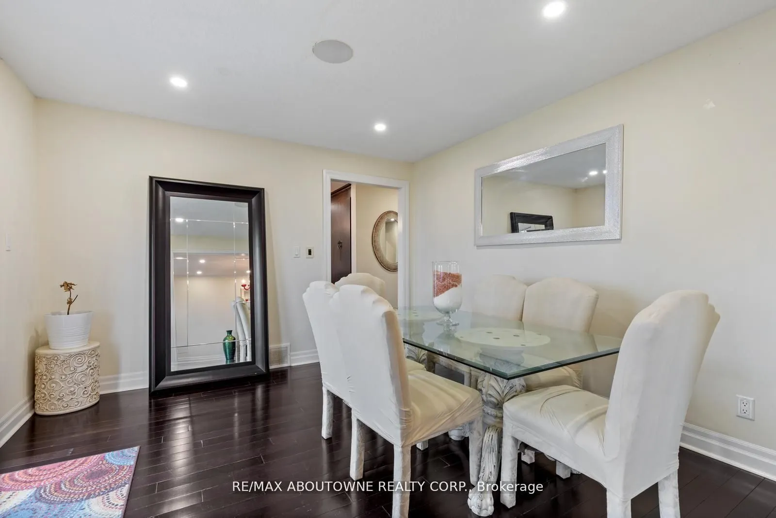 1073 North Service Road