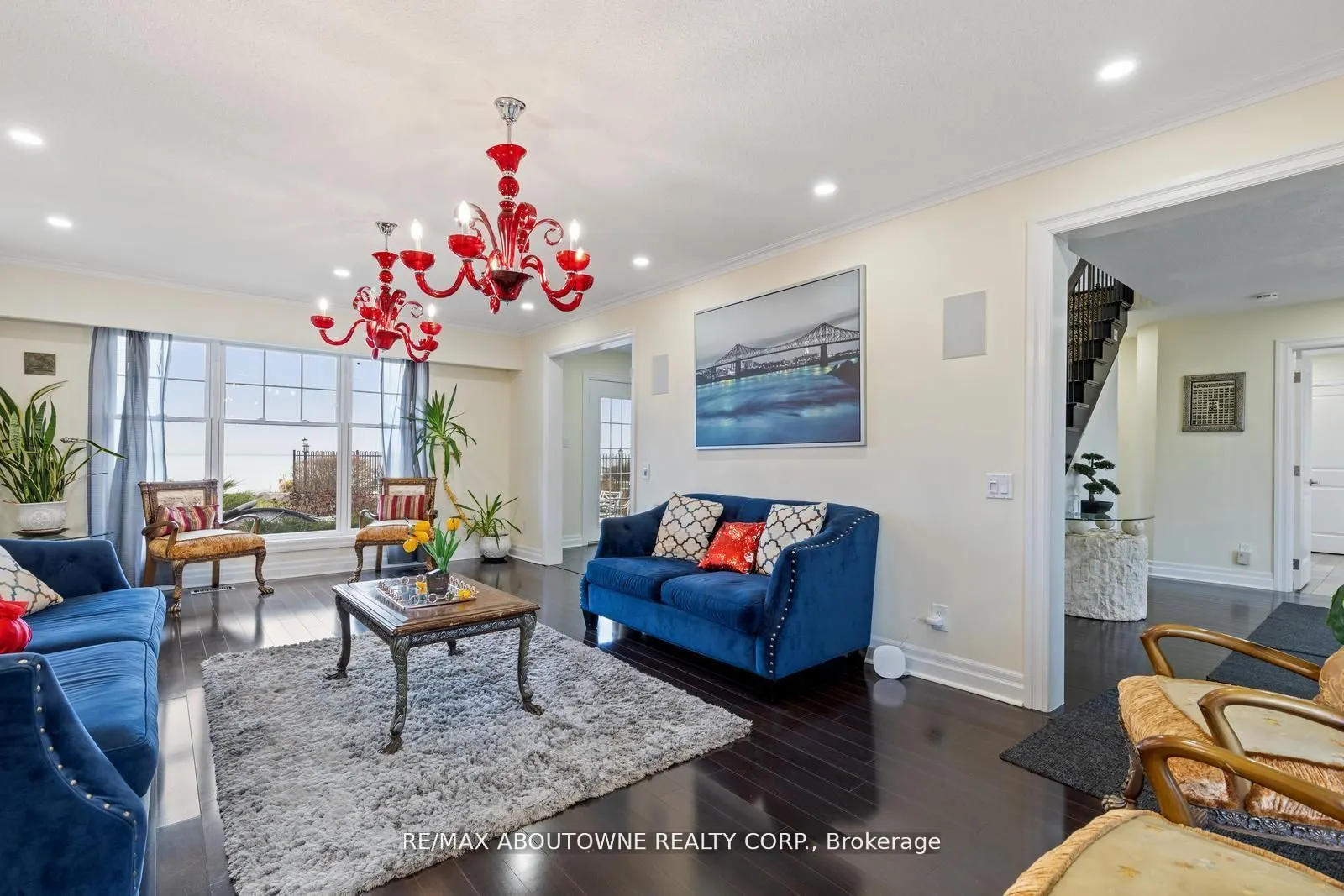 1073 North Service Road