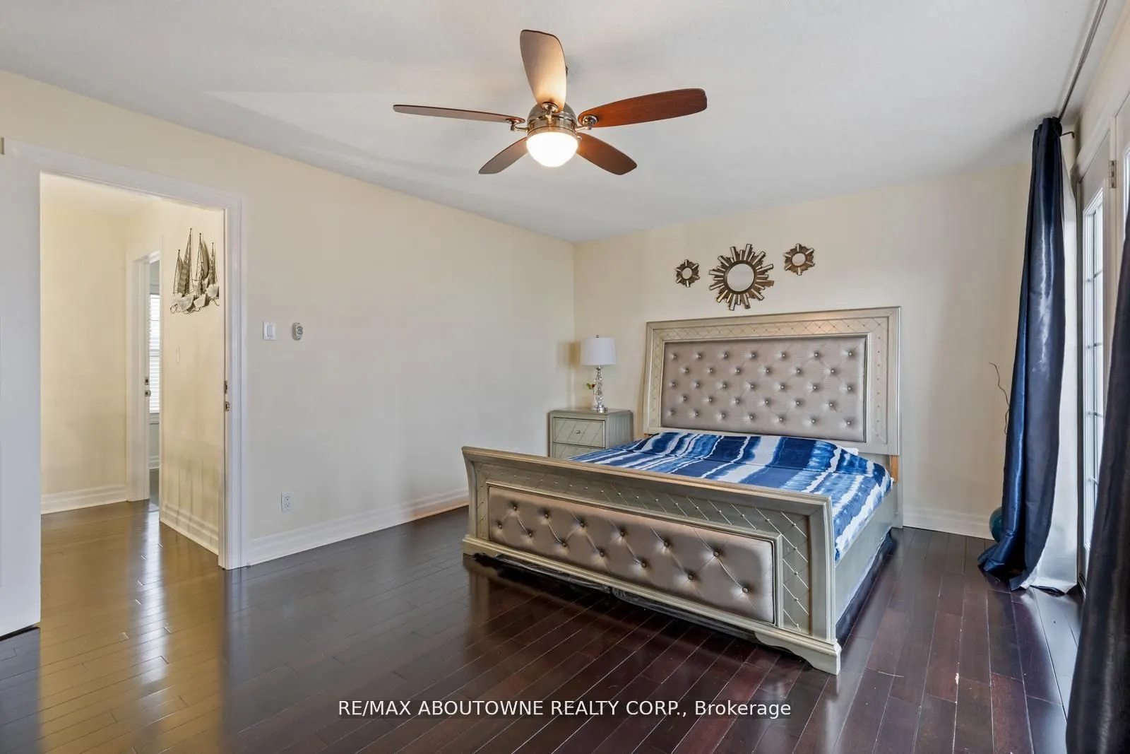 1073 North Service Road