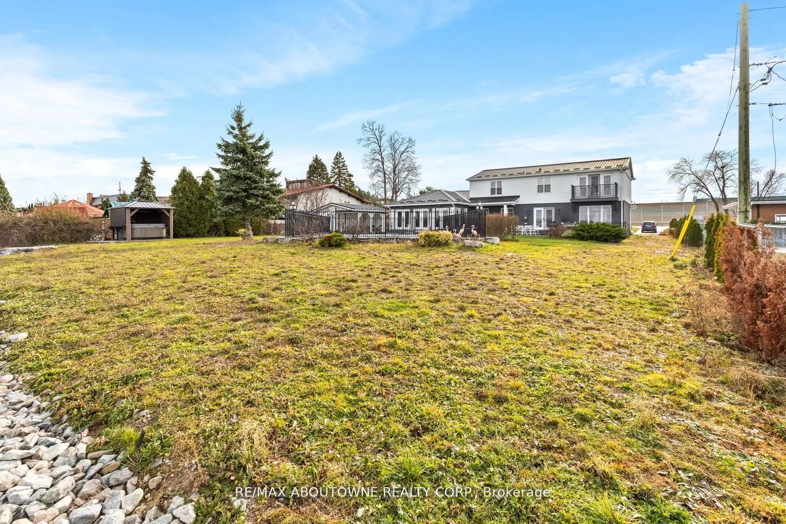 1073 North Service Road