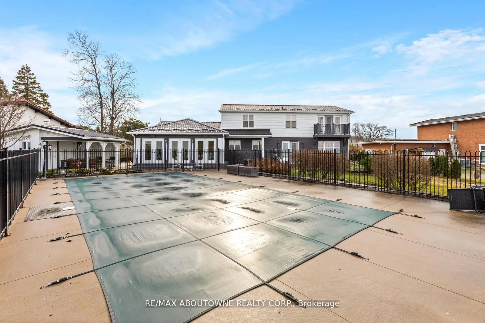 1073 North Service Road