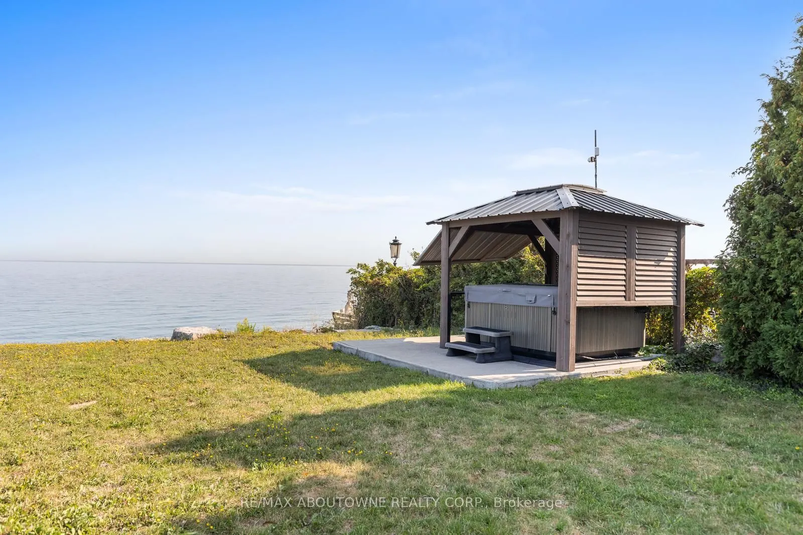 1073 North Service Road