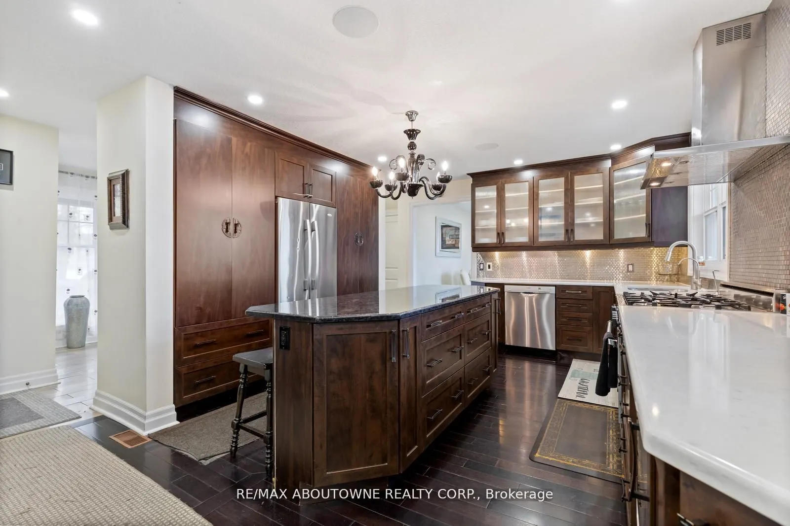 1073 North Service Road