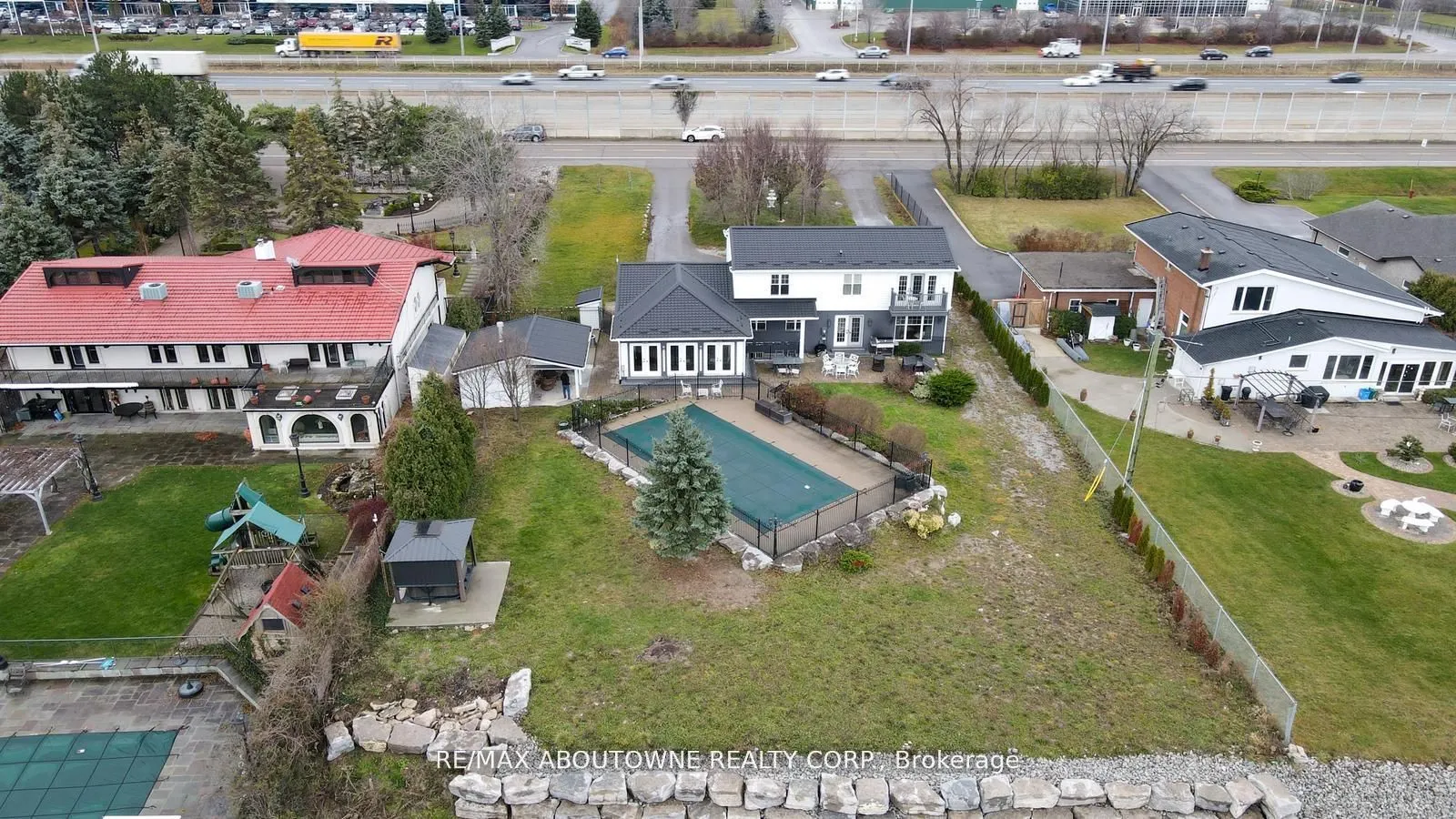 1073 North Service Road