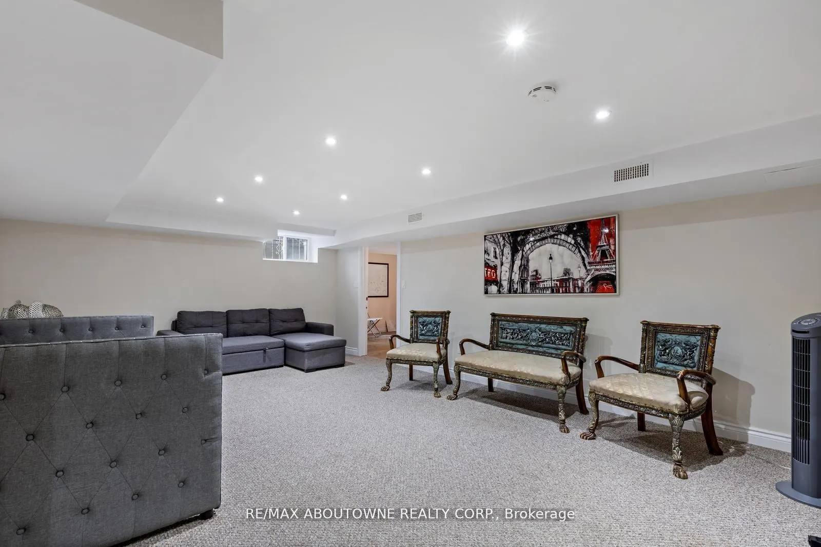 1073 North Service Road