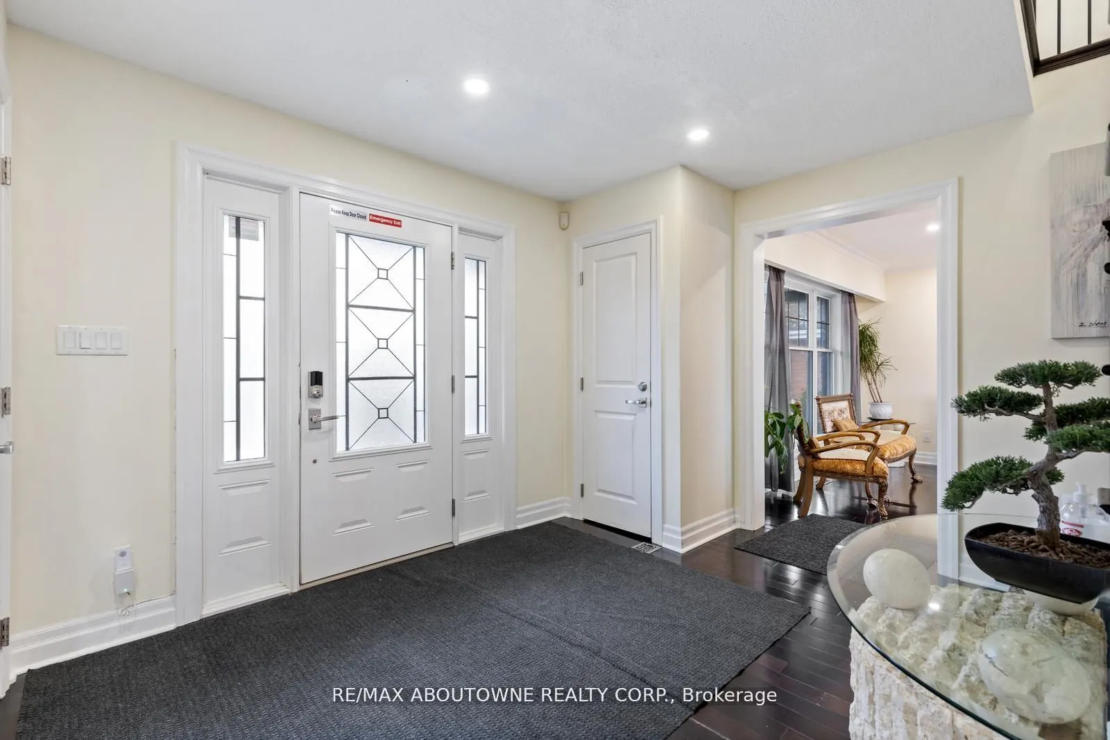 1073 North Service Road