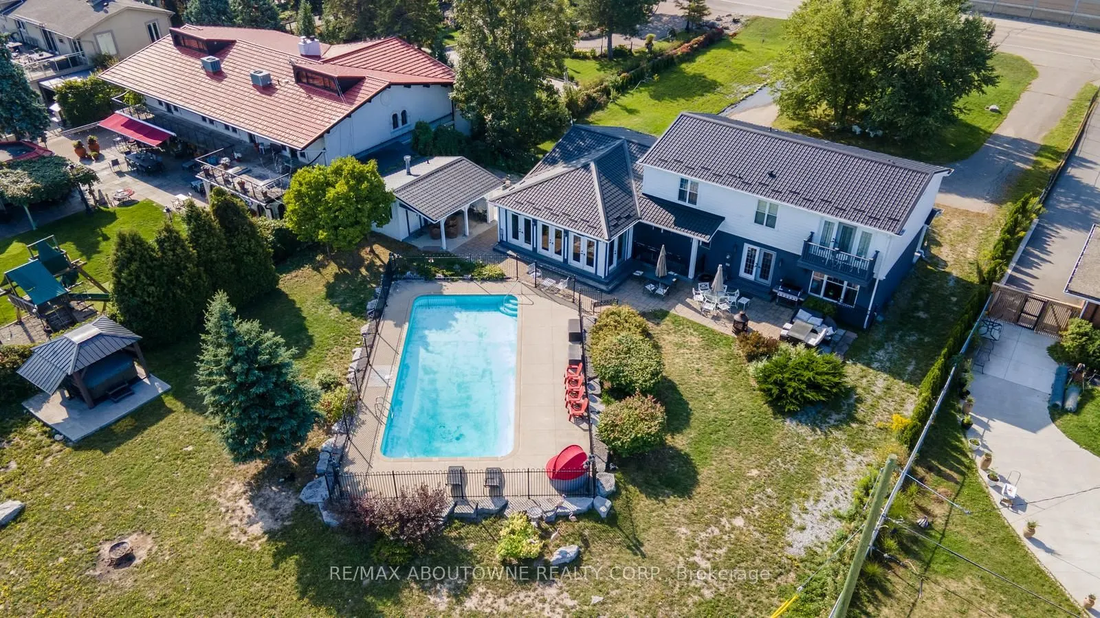 1073 North Service Road