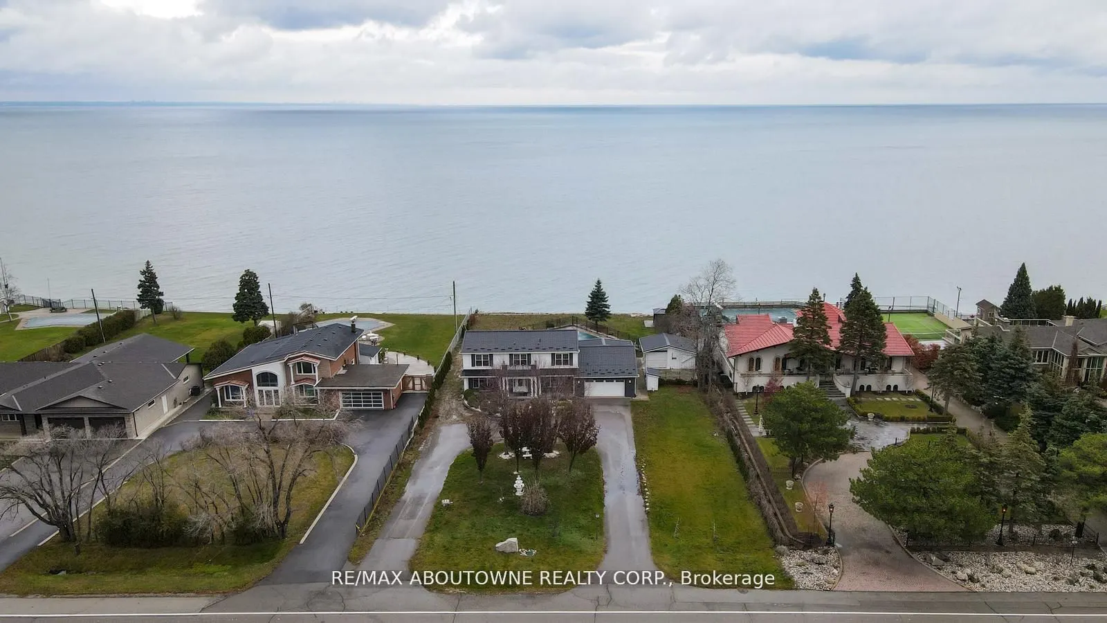 1073 North Service Road