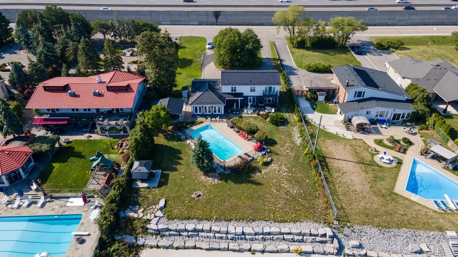 1073 North Service Road