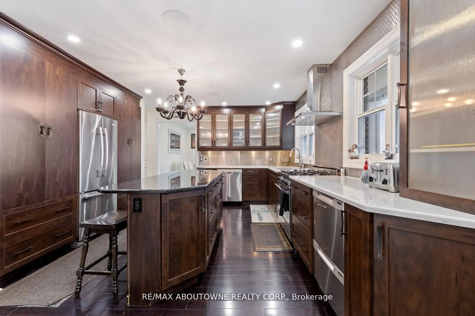 1073 North Service Road