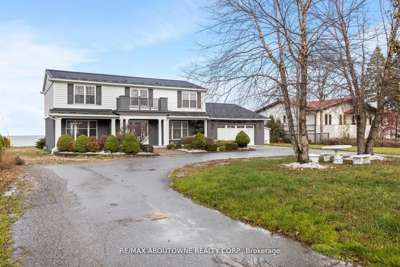 1073 North Service Road