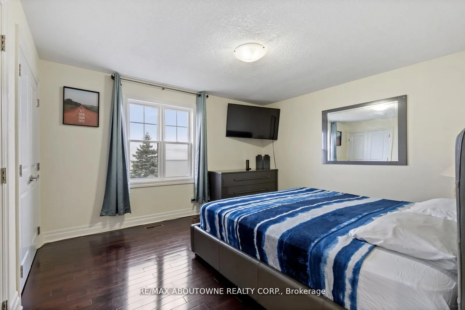 1073 North Service Road