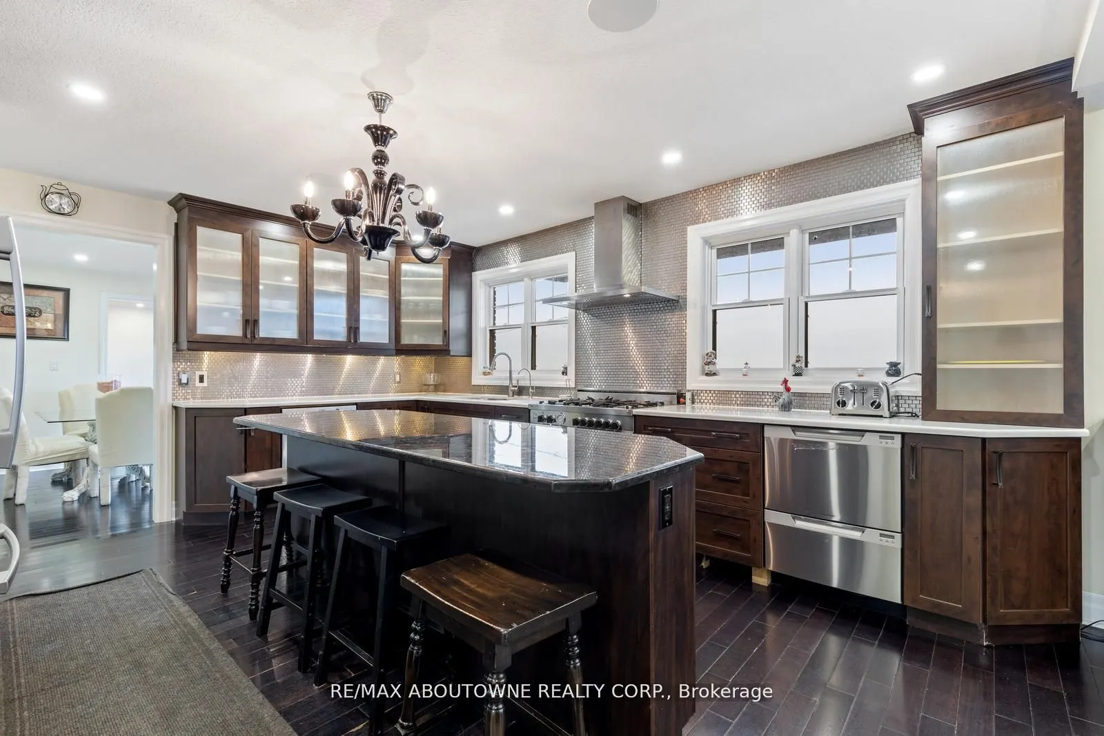 1073 North Service Road