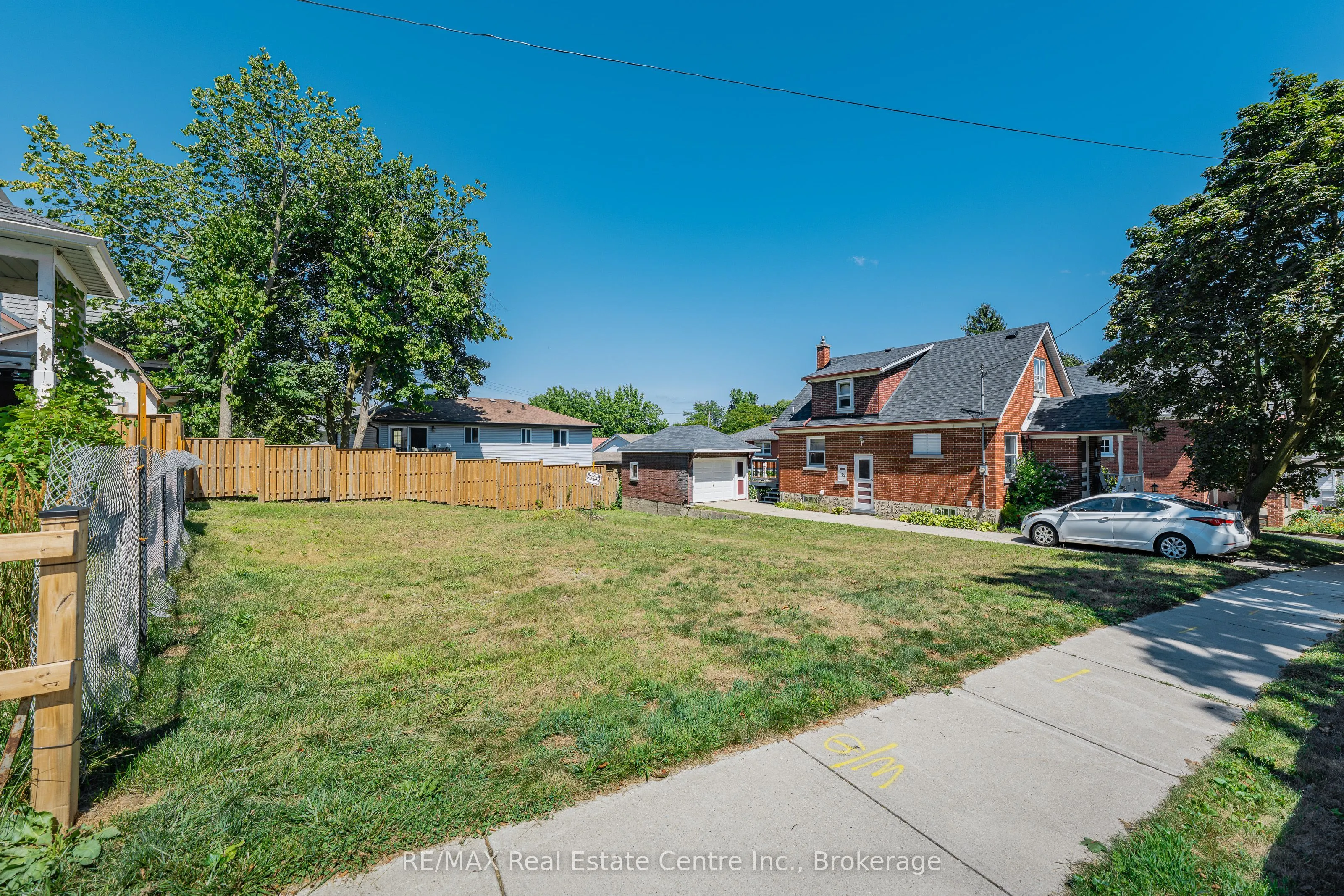 536 Duke Street W