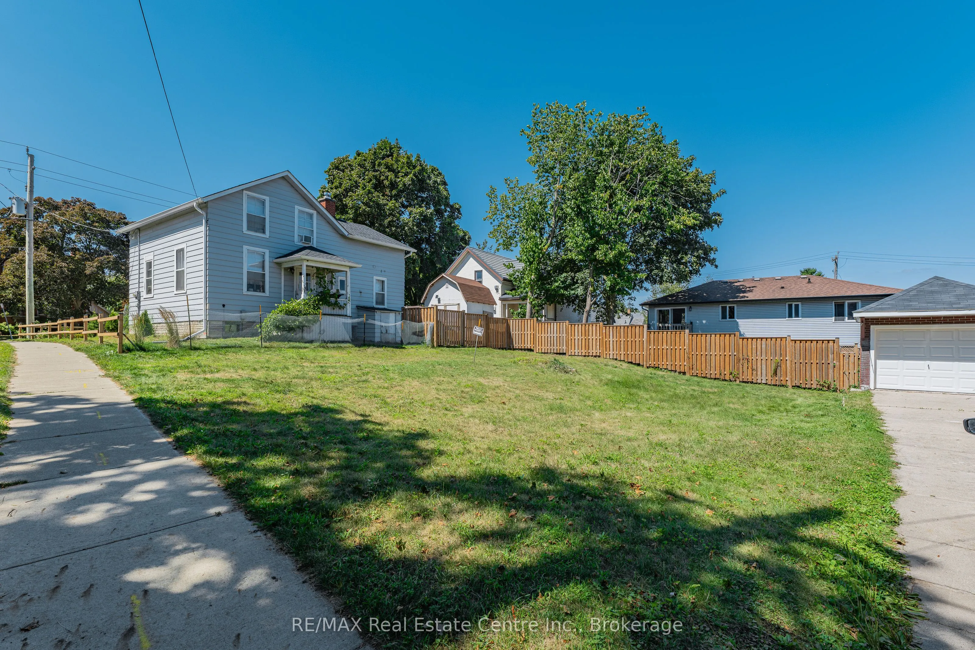 536 Duke Street W