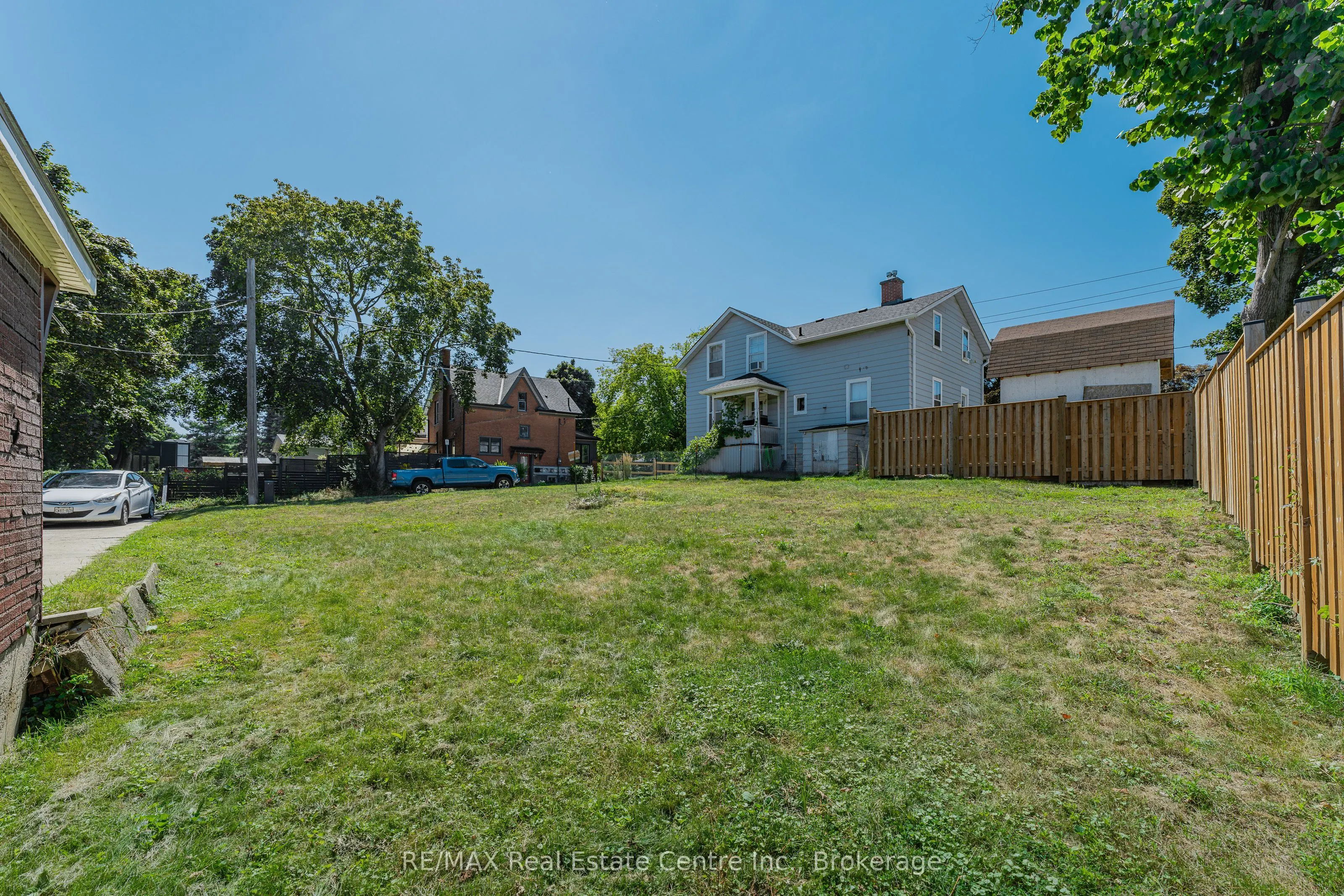 536 Duke Street W