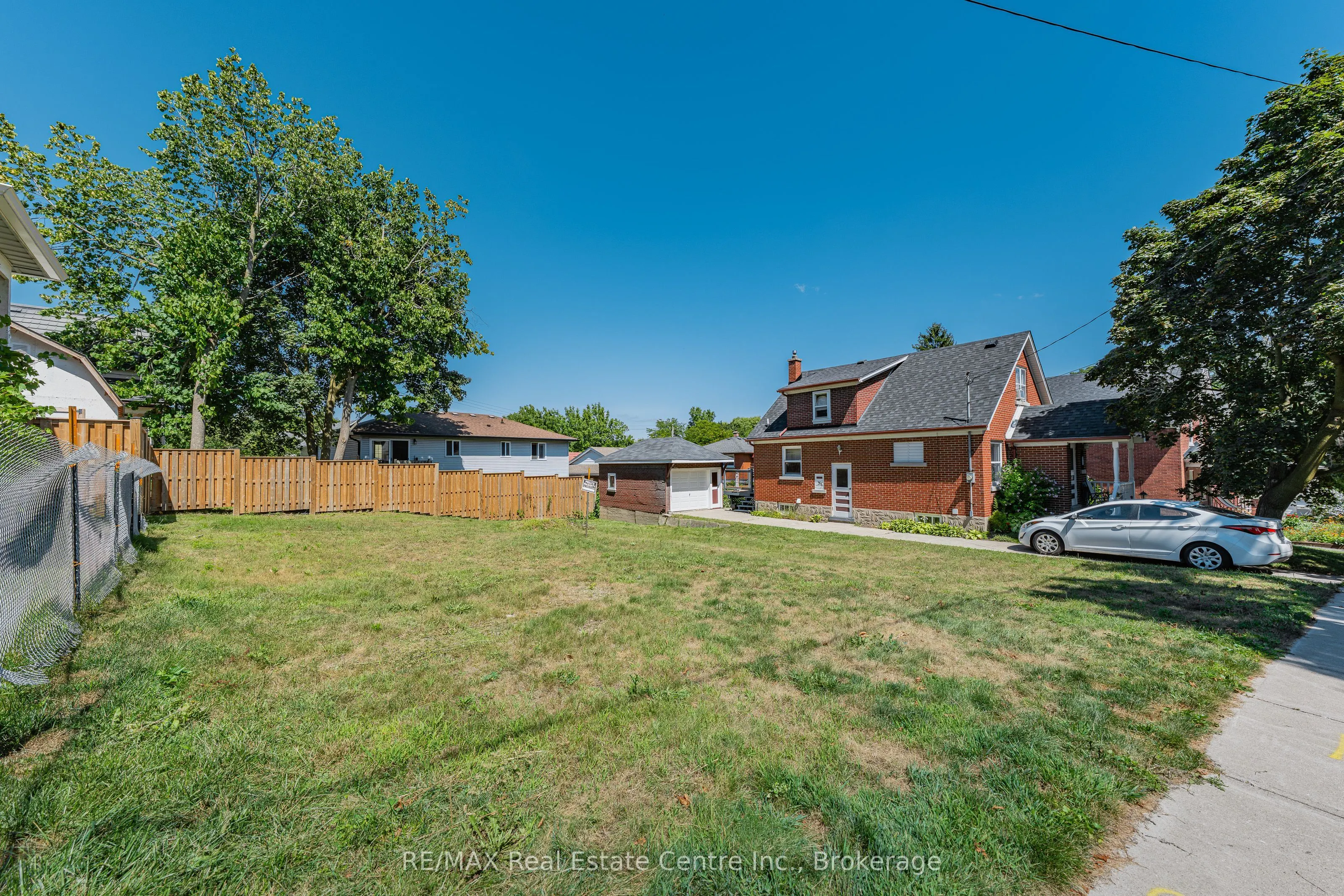 536 Duke Street W