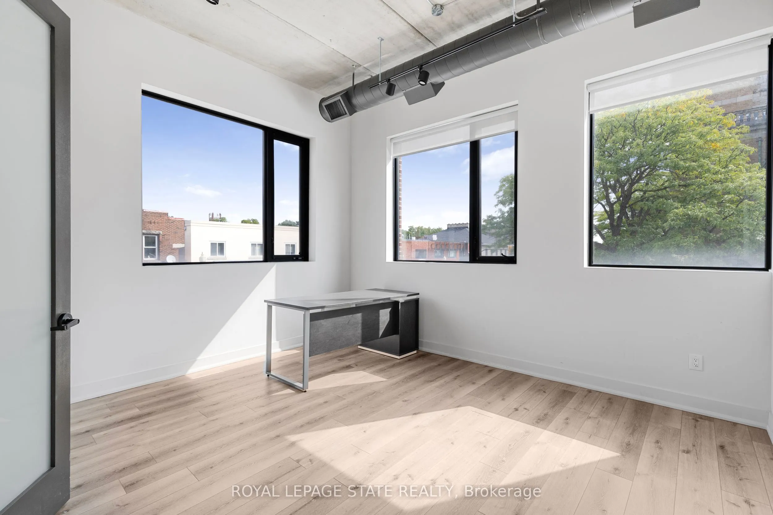 112 King Street W, #Level 2