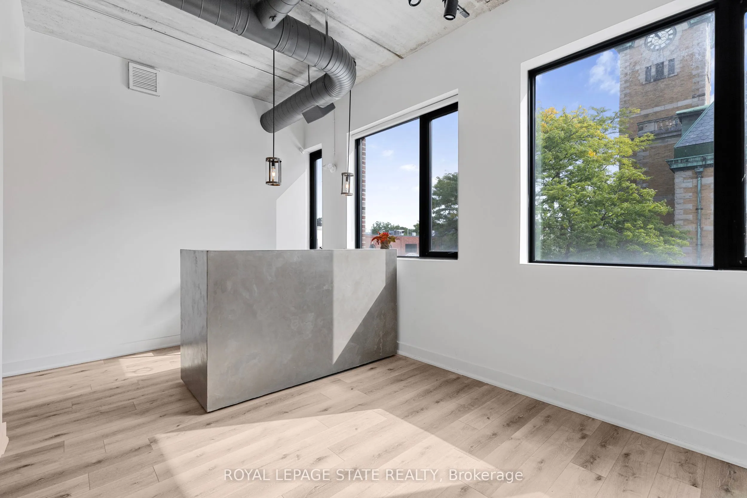 112 King Street W, #Level 2