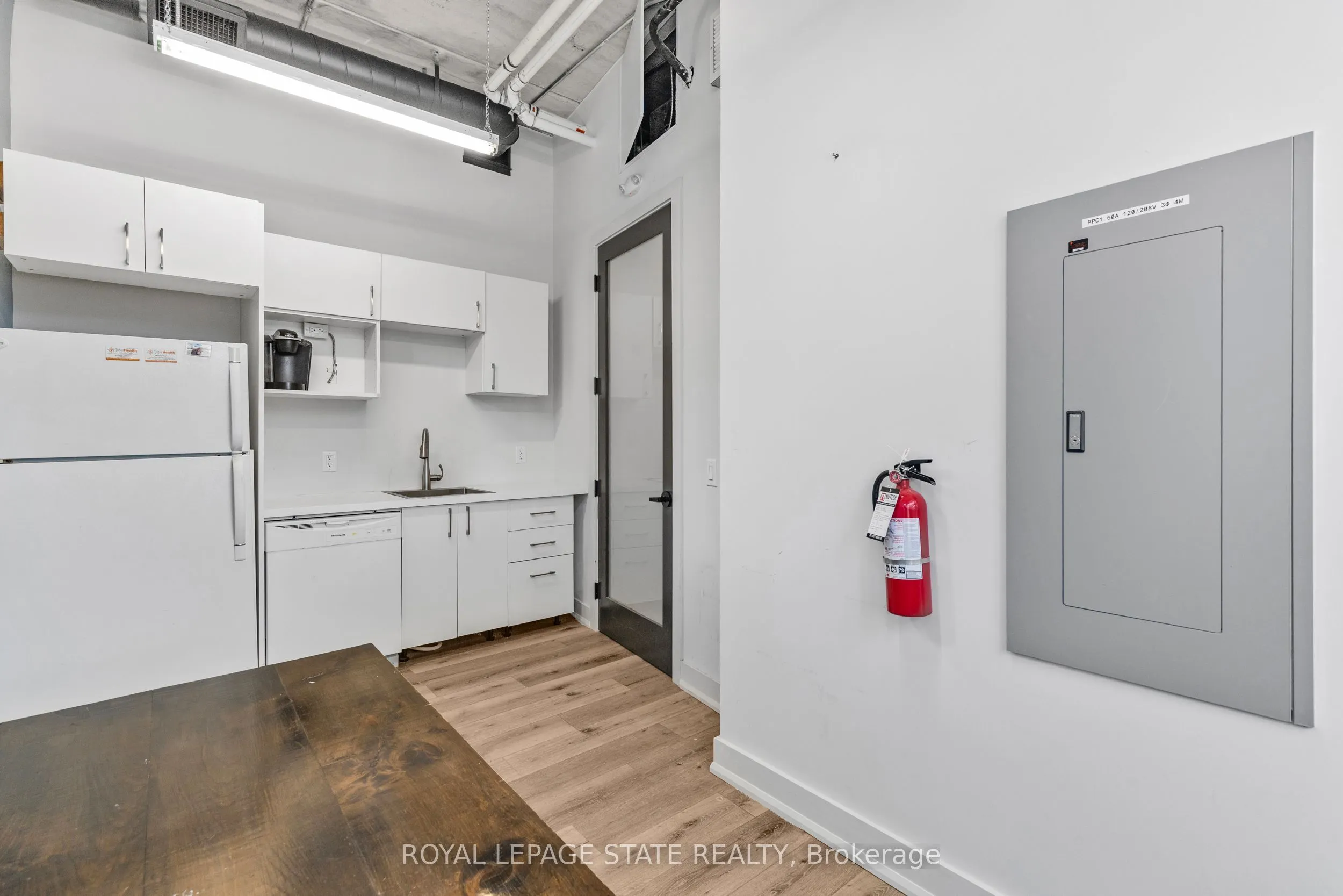 112 King Street W, #Level 2