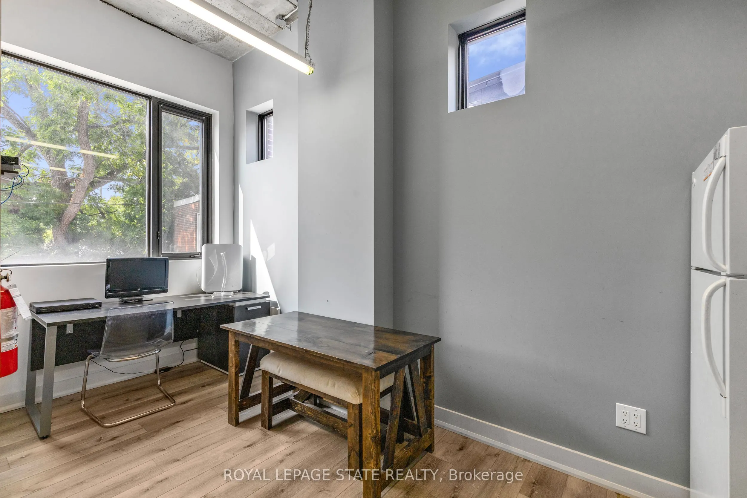 112 King Street W, #Level 2