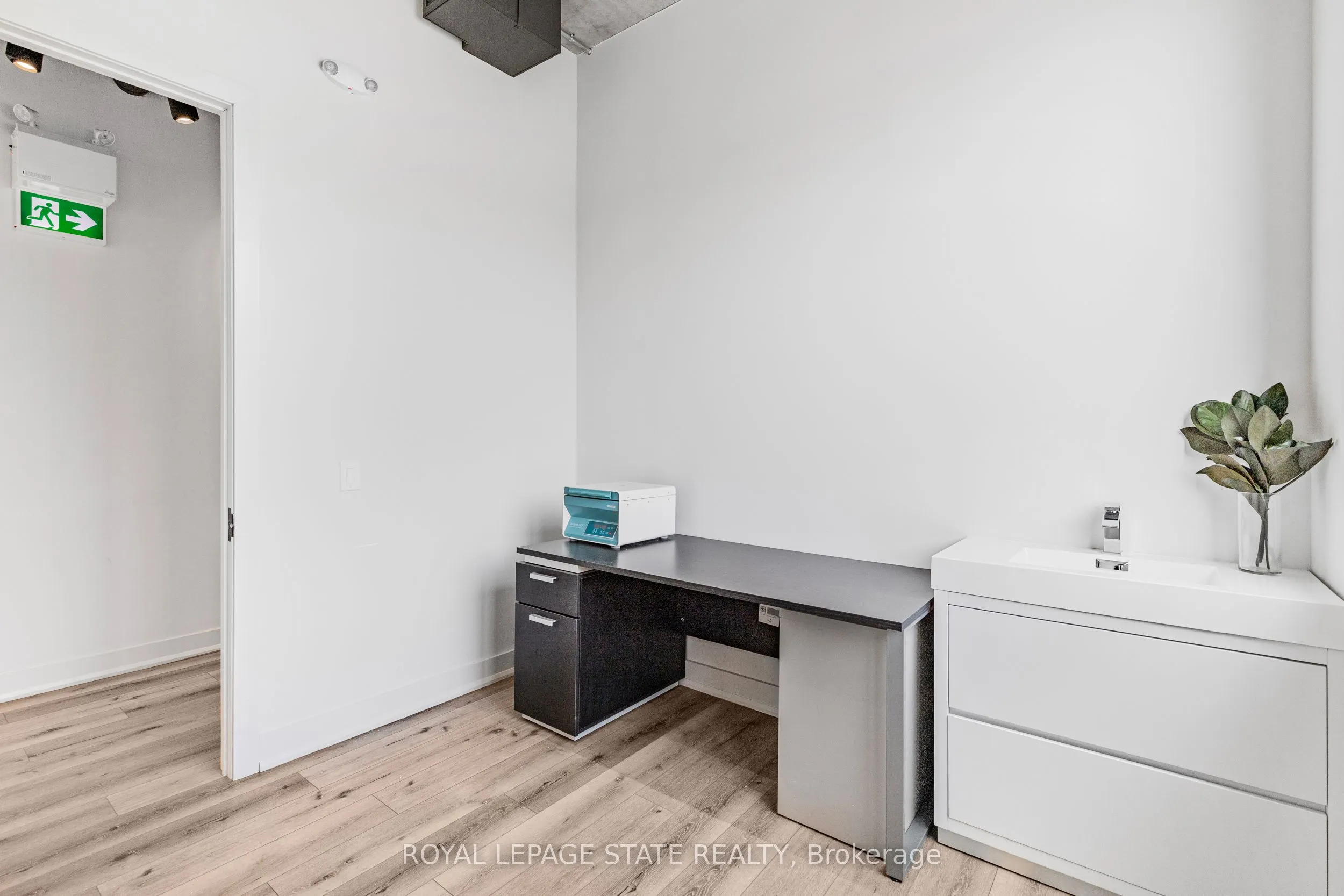 112 King Street W, #Level 2