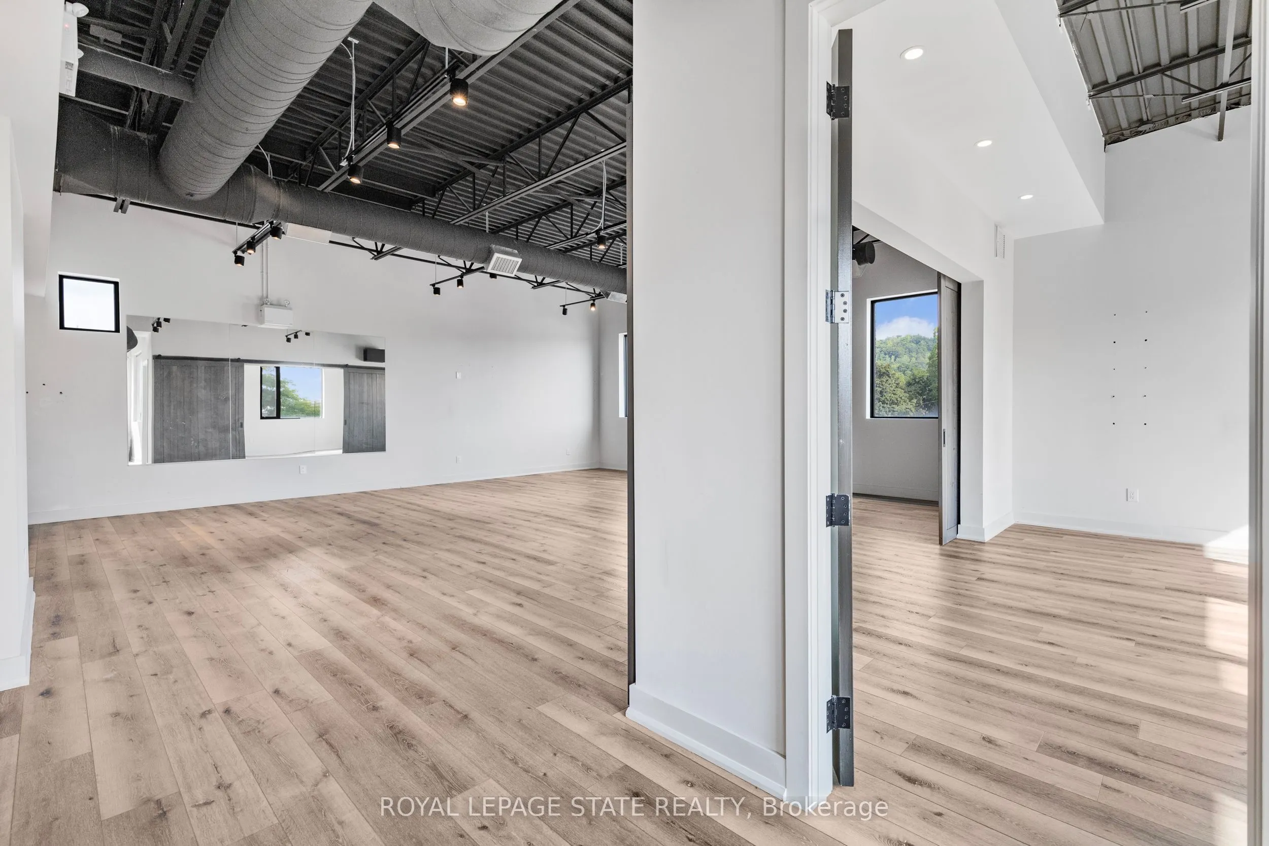 112 King Street W, #Level 3
