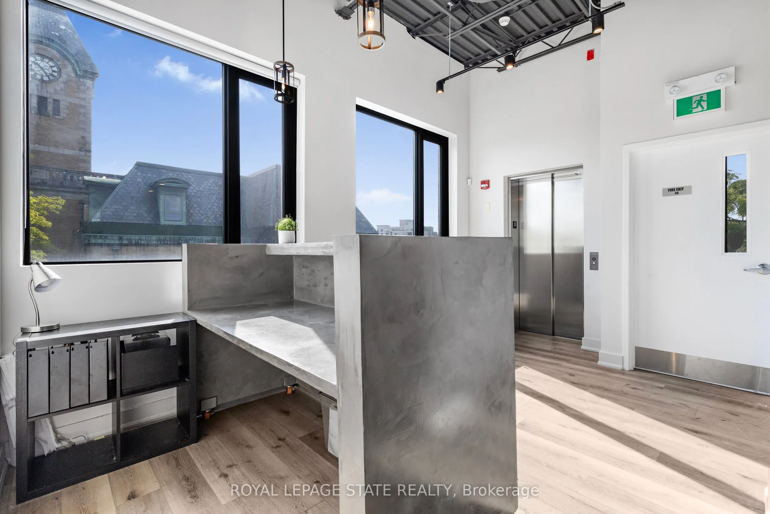 112 King Street W, #Level 3