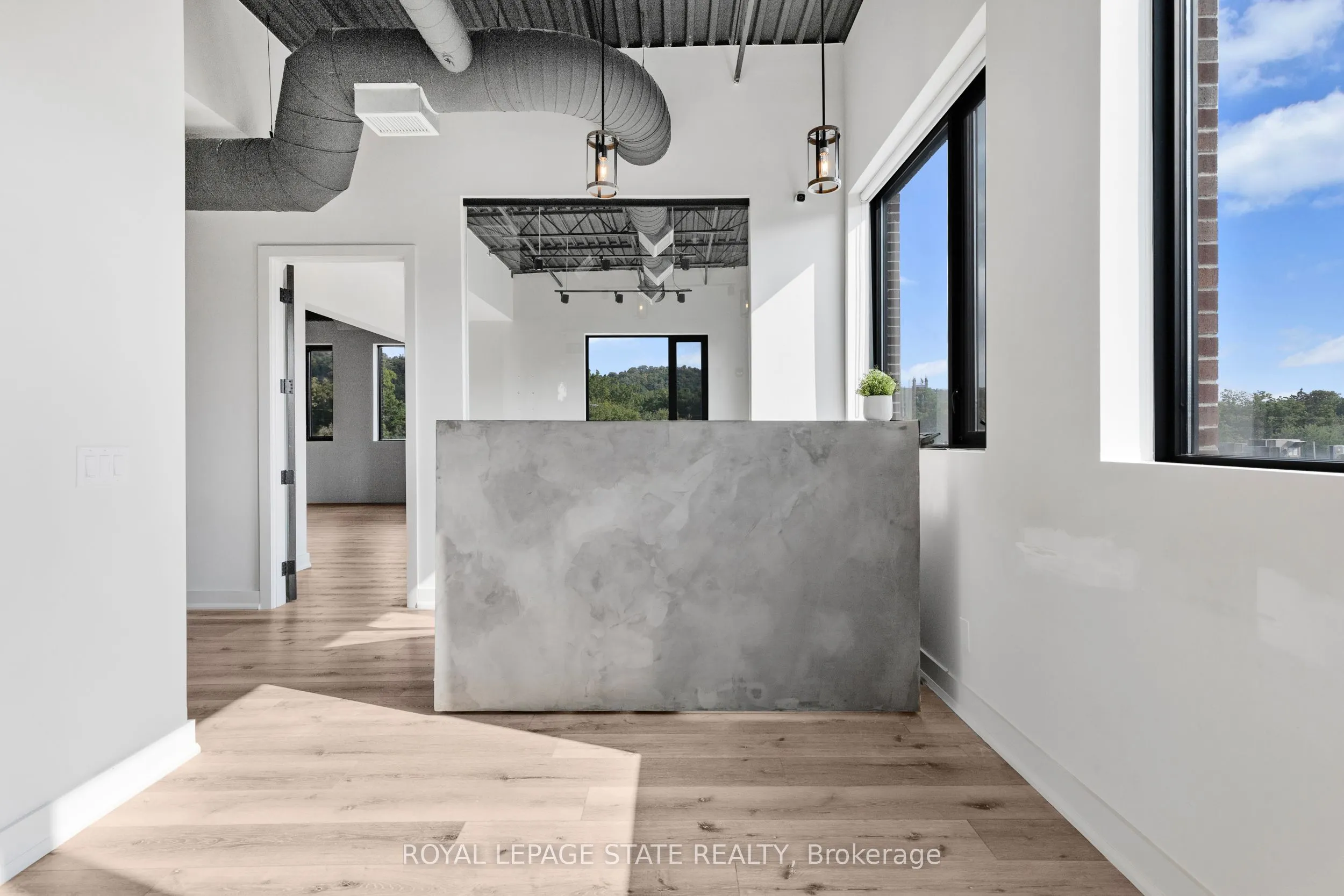 112 King Street W, #Level 3