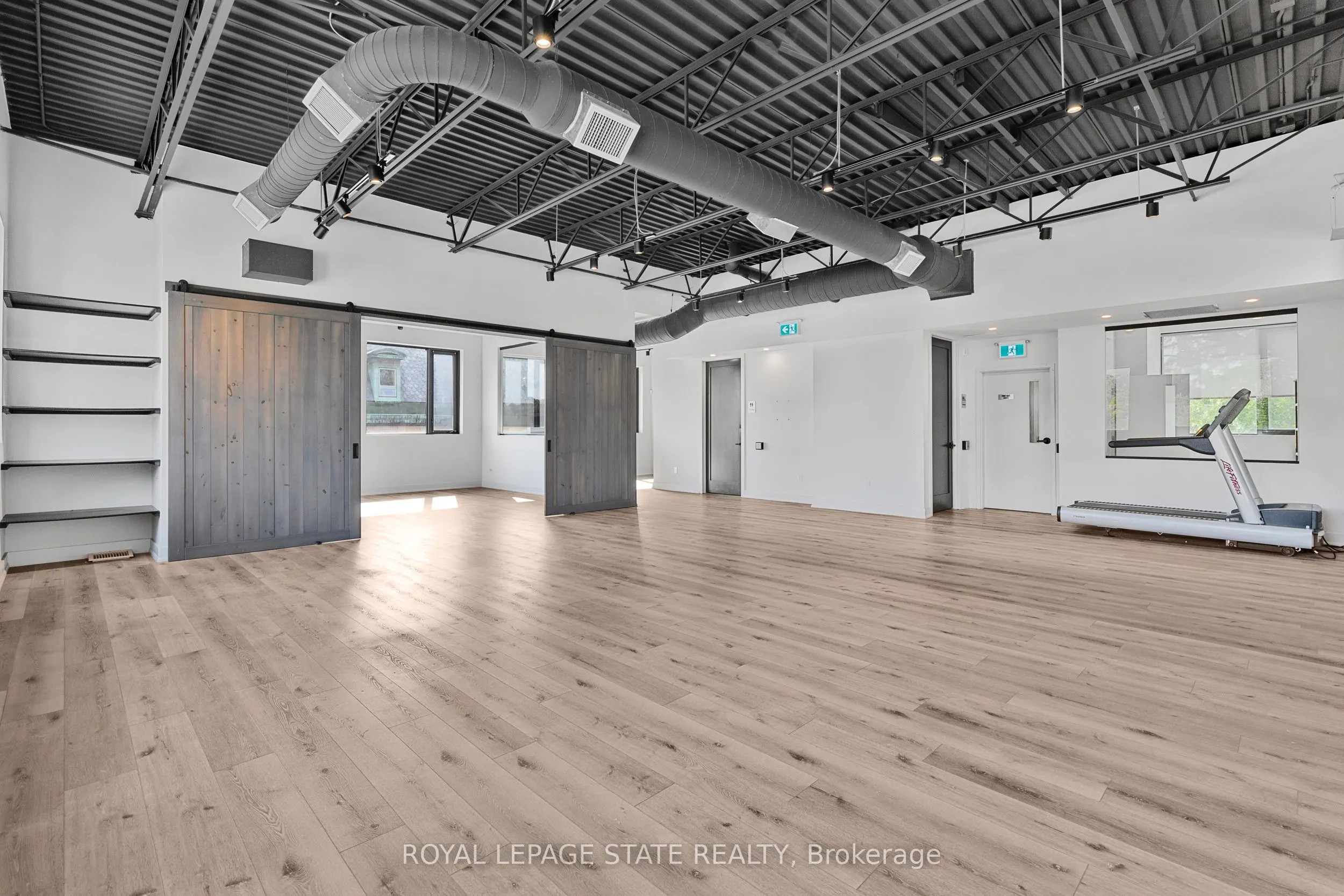 112 King Street W, #Level 3