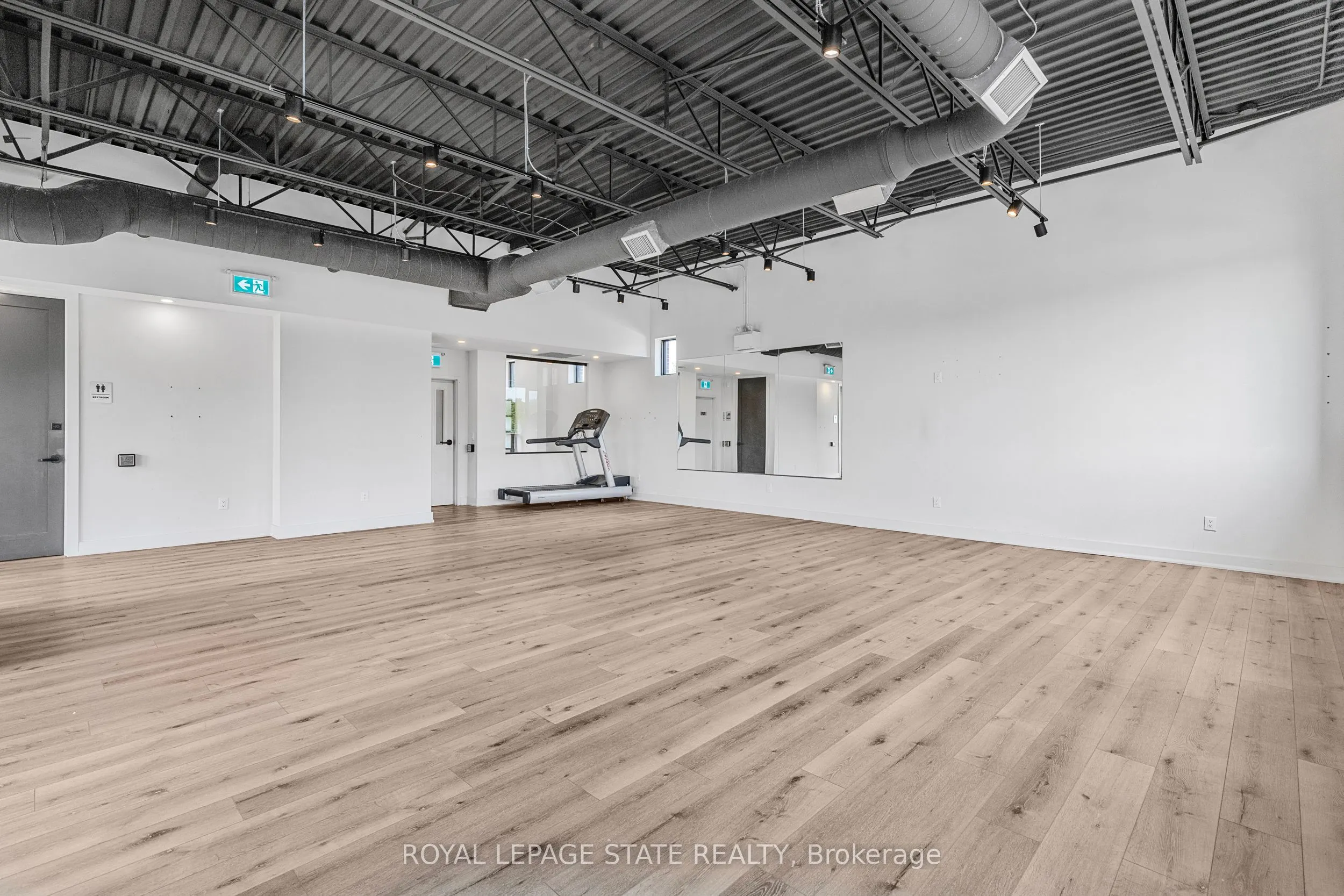 112 King Street W, #Level 3