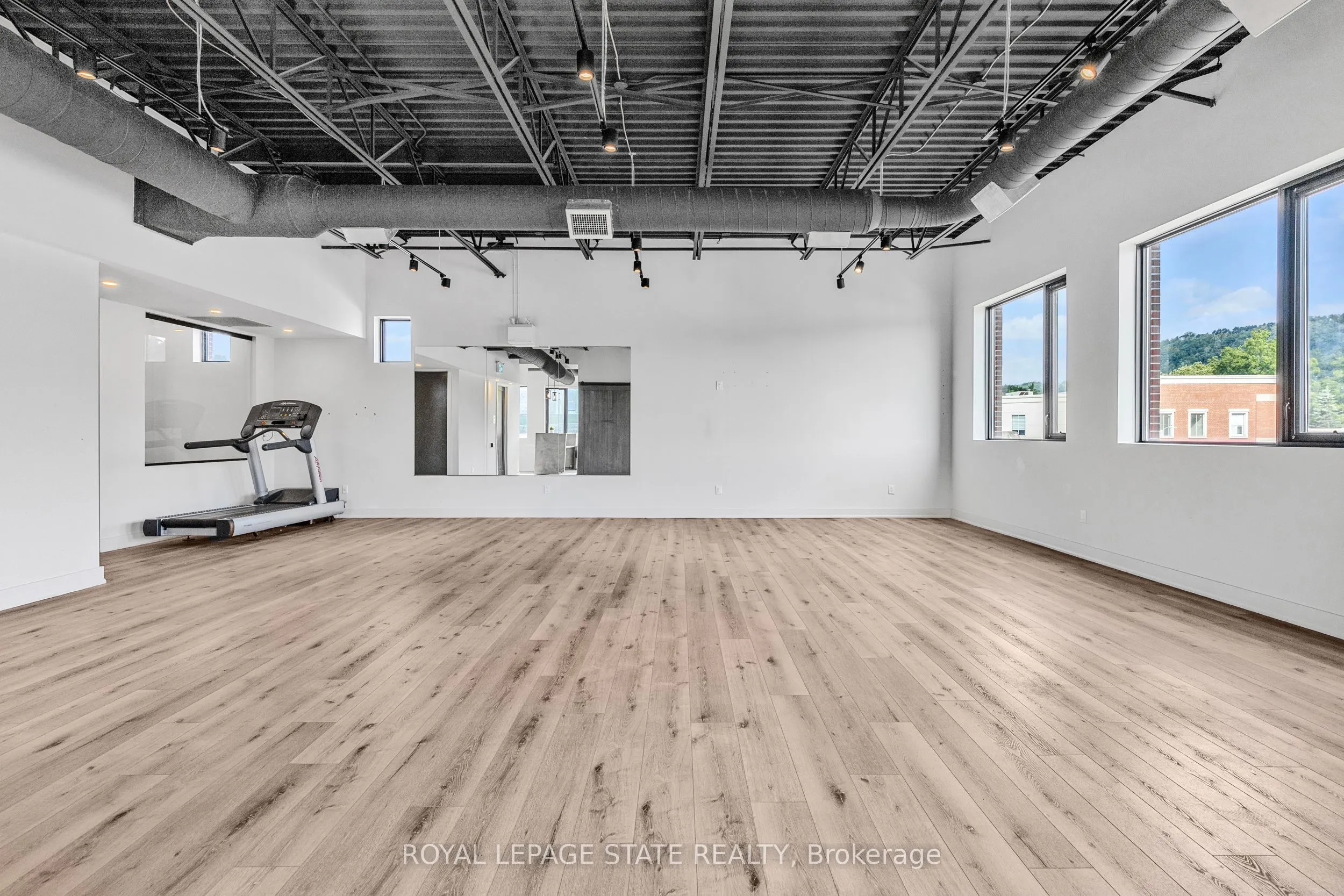 112 King Street W, #Level 3
