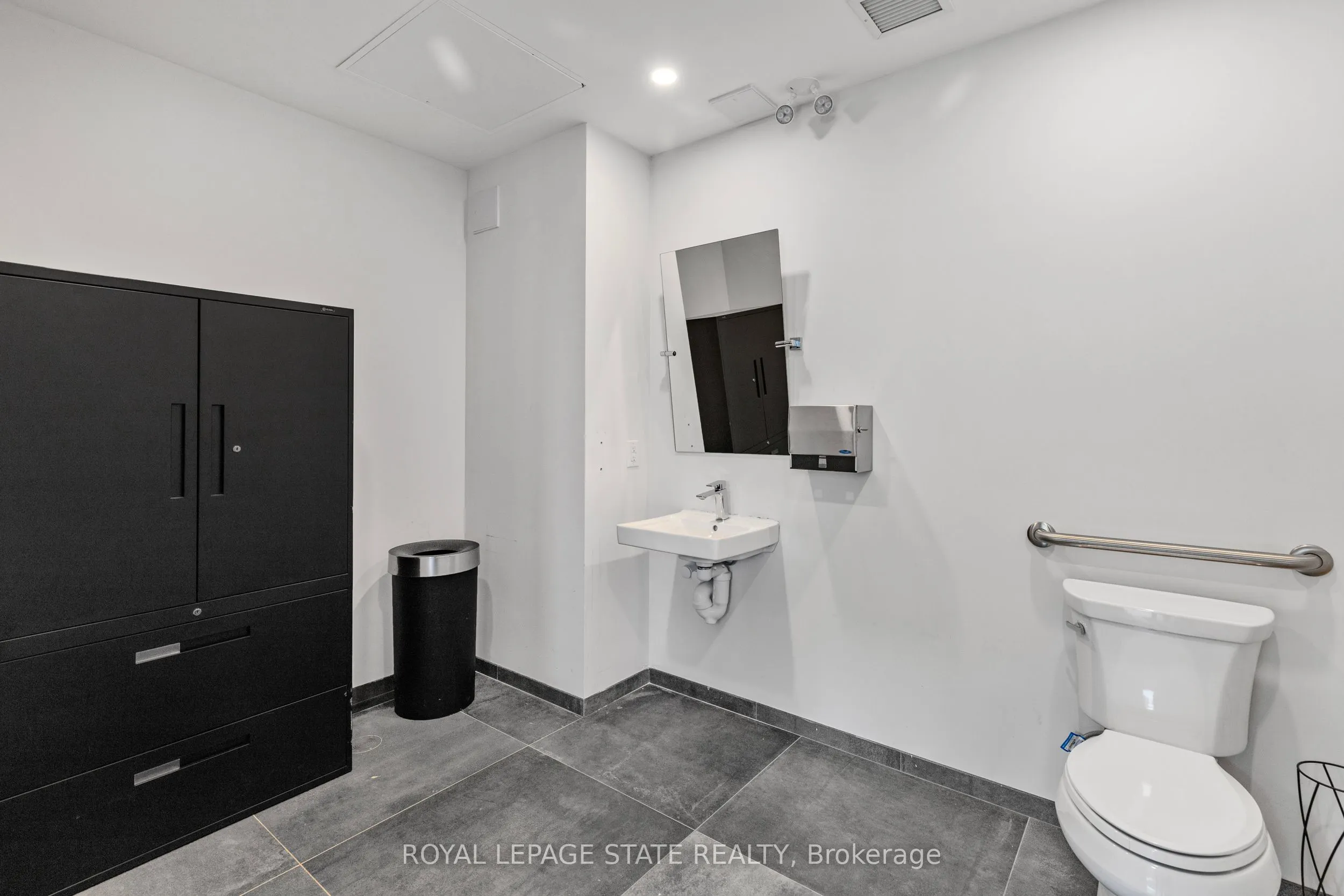 112 King Street W, #Level 2 & 3