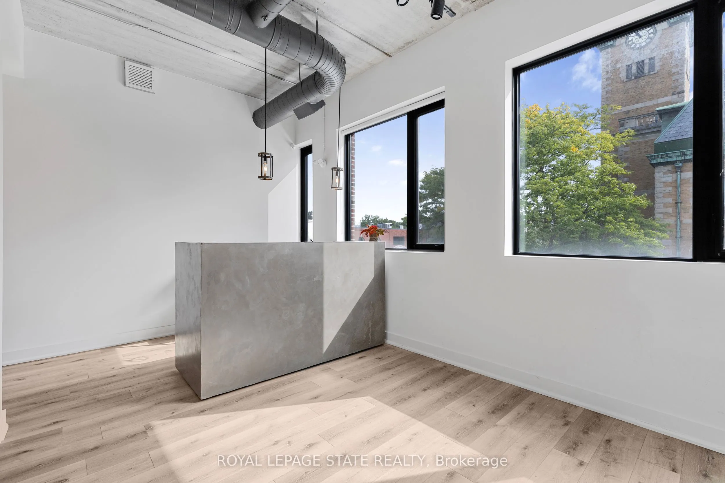 112 King Street W, #Level 2 & 3