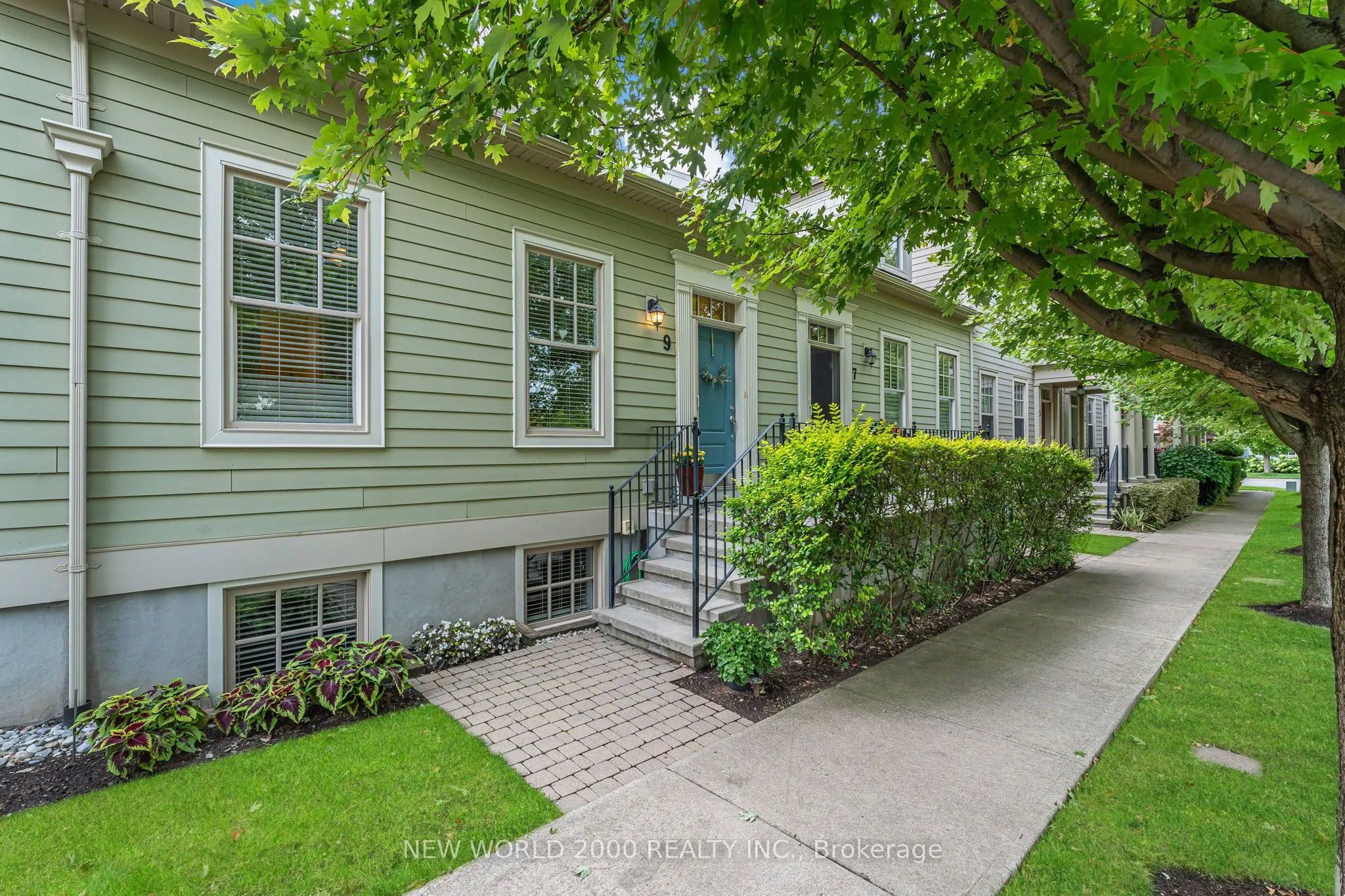 9 Brock Street