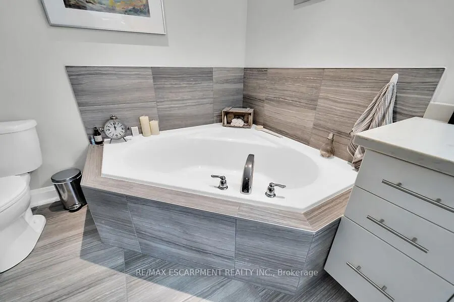 123 WESTBANK Trail