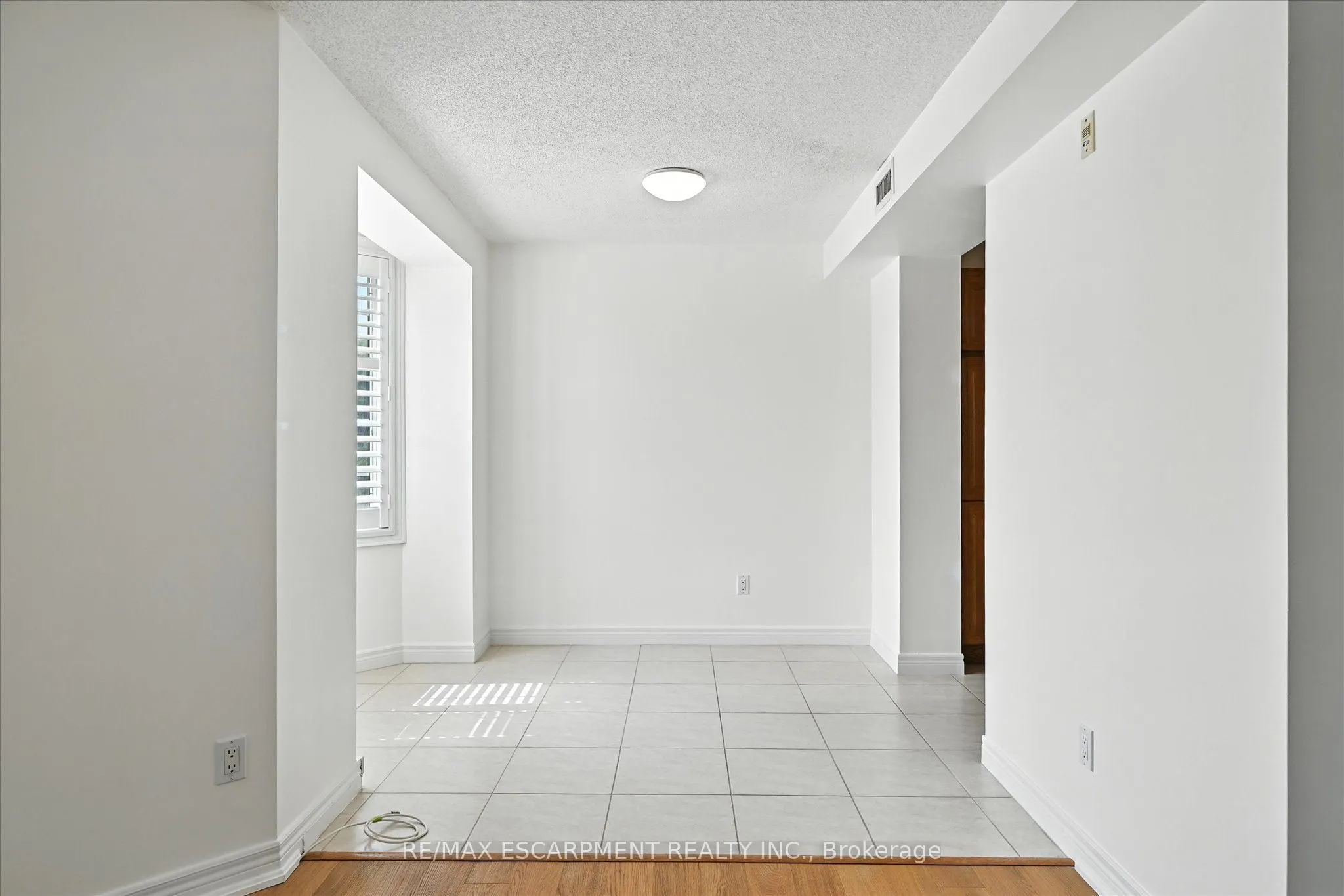 990 GOLF LINKS Road, #204