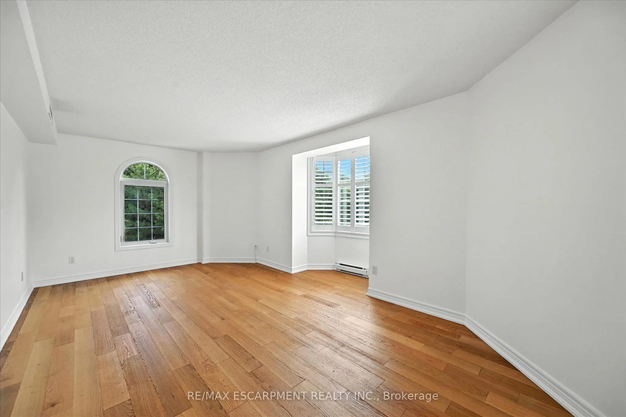 990 GOLF LINKS Road, #204