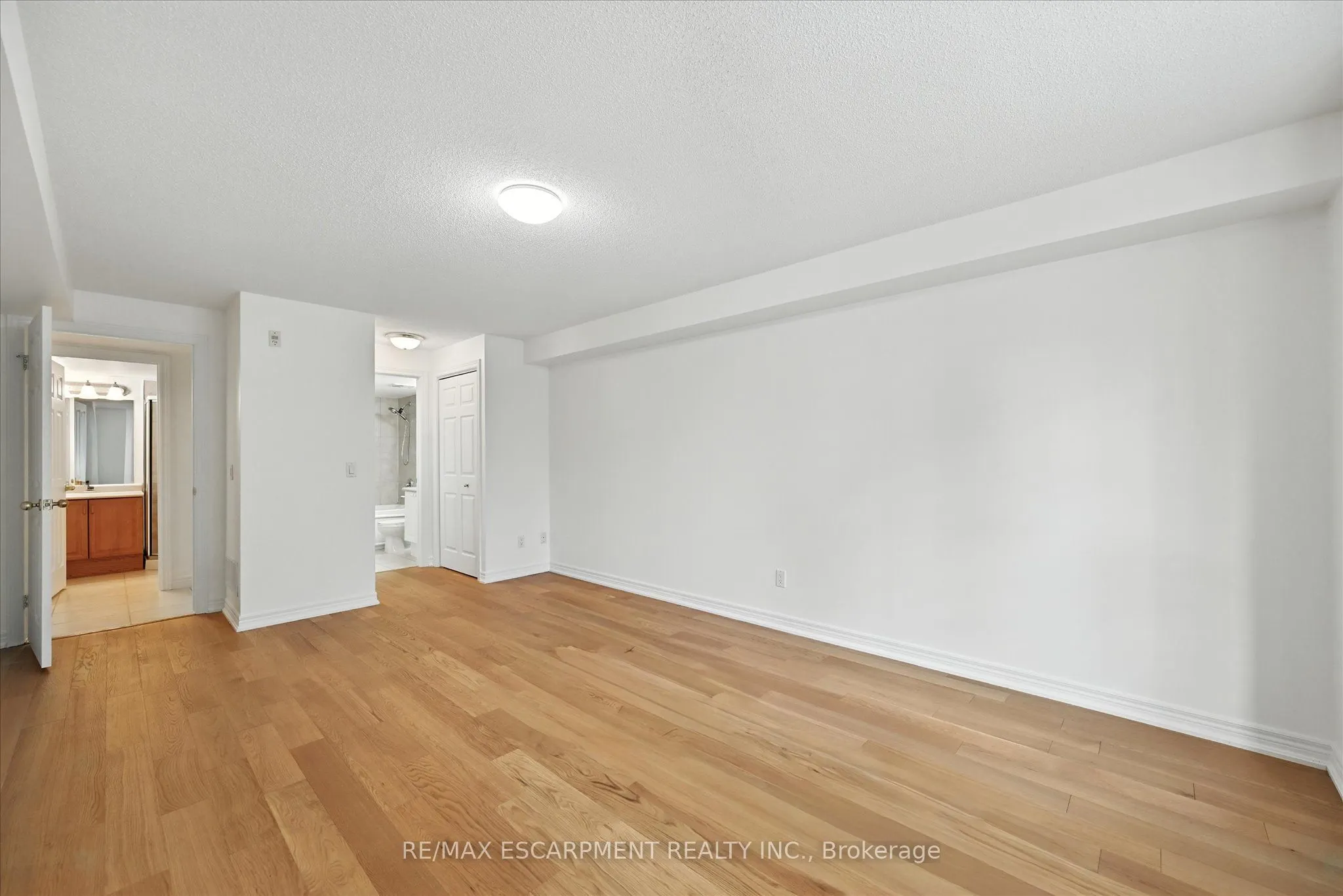 990 GOLF LINKS Road, #204