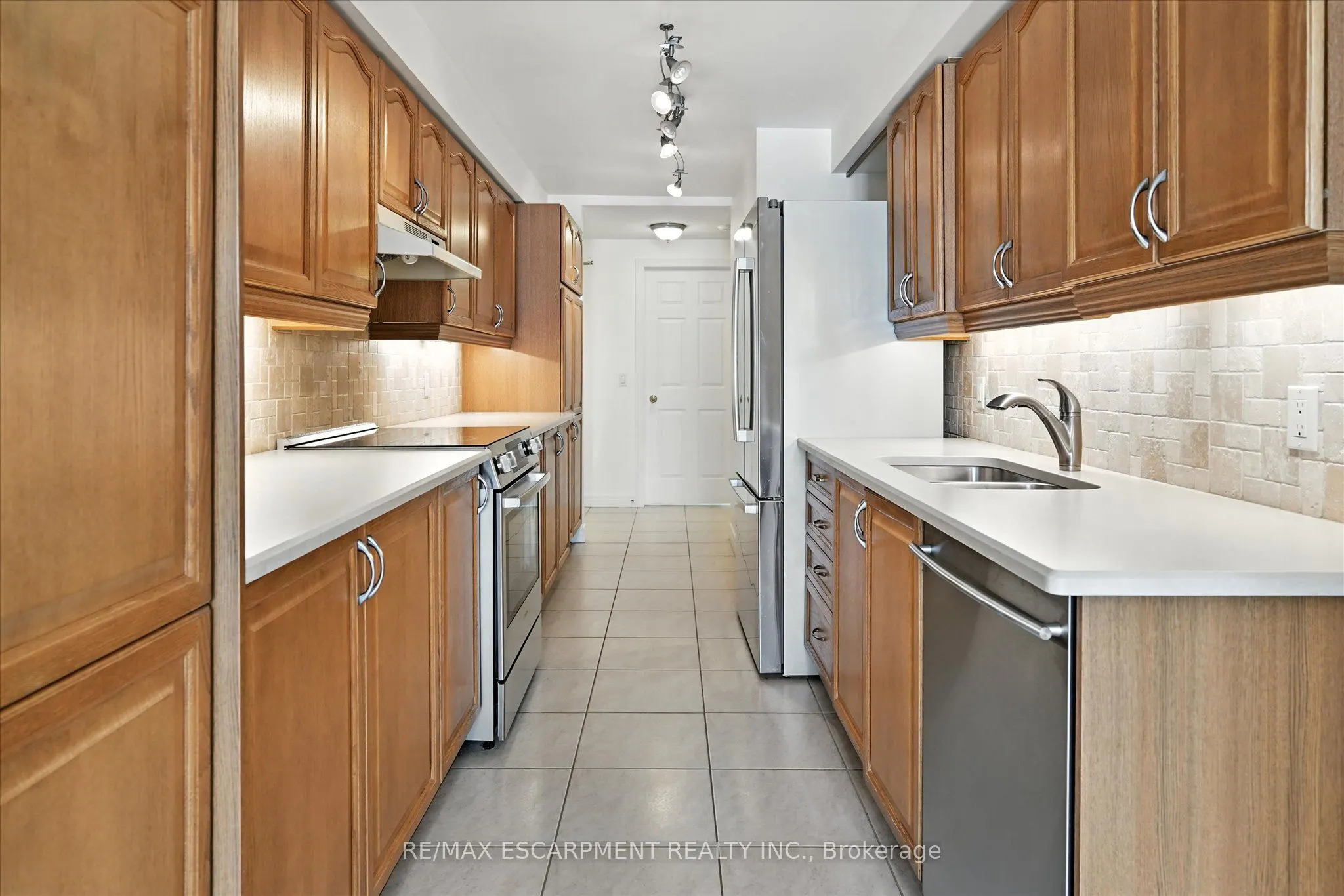 990 GOLF LINKS Road, #204