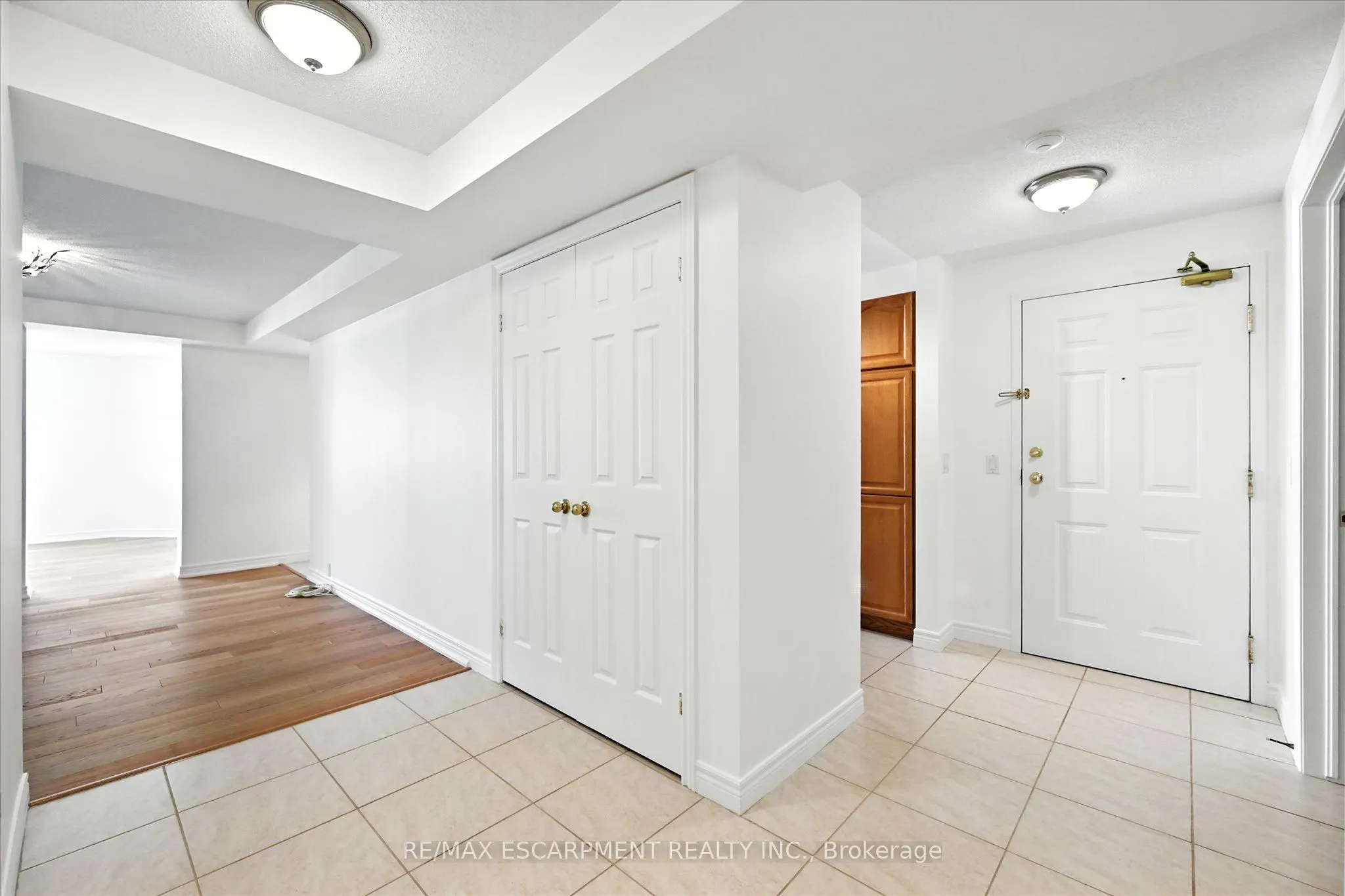 990 GOLF LINKS Road, #204