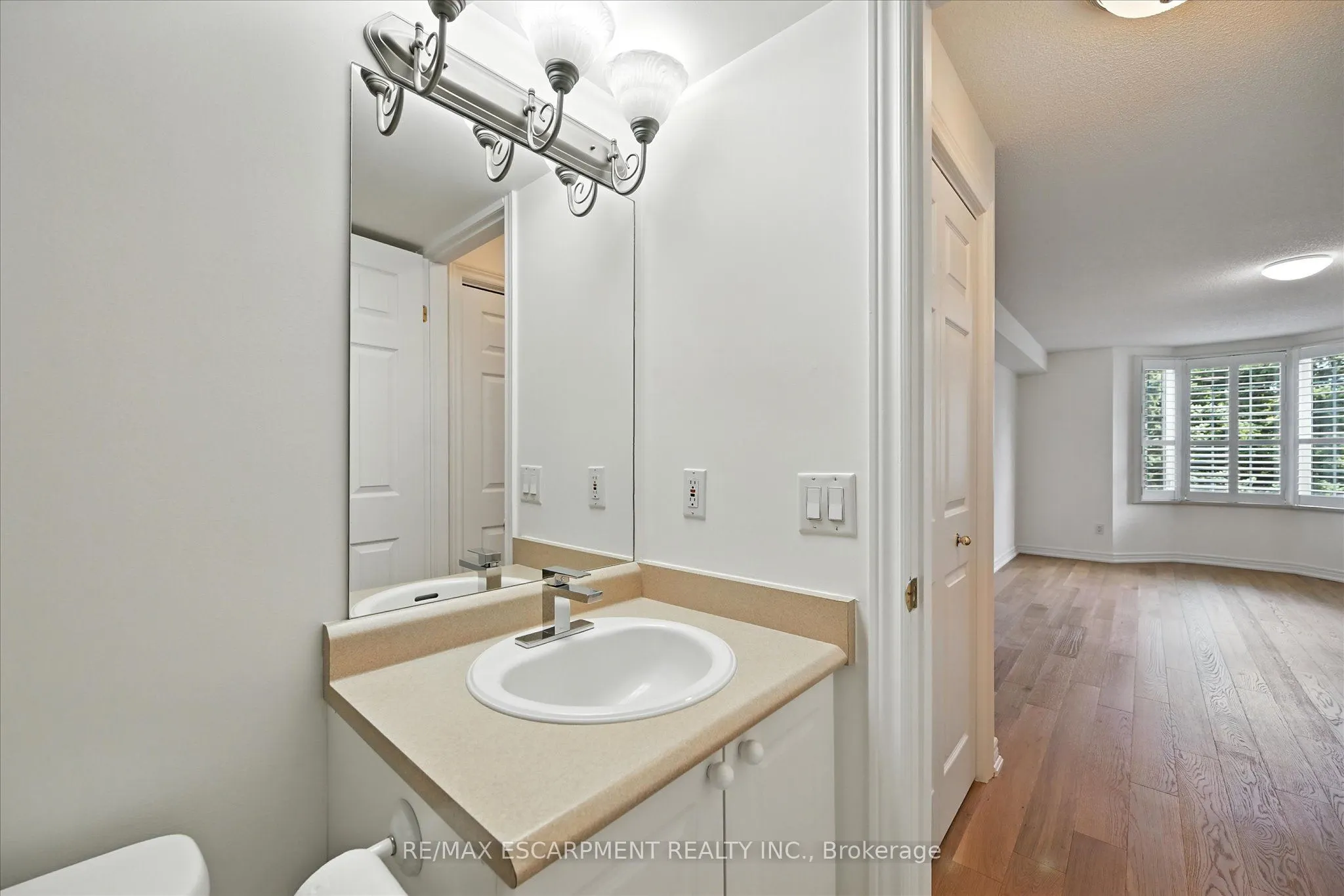 990 GOLF LINKS Road, #204