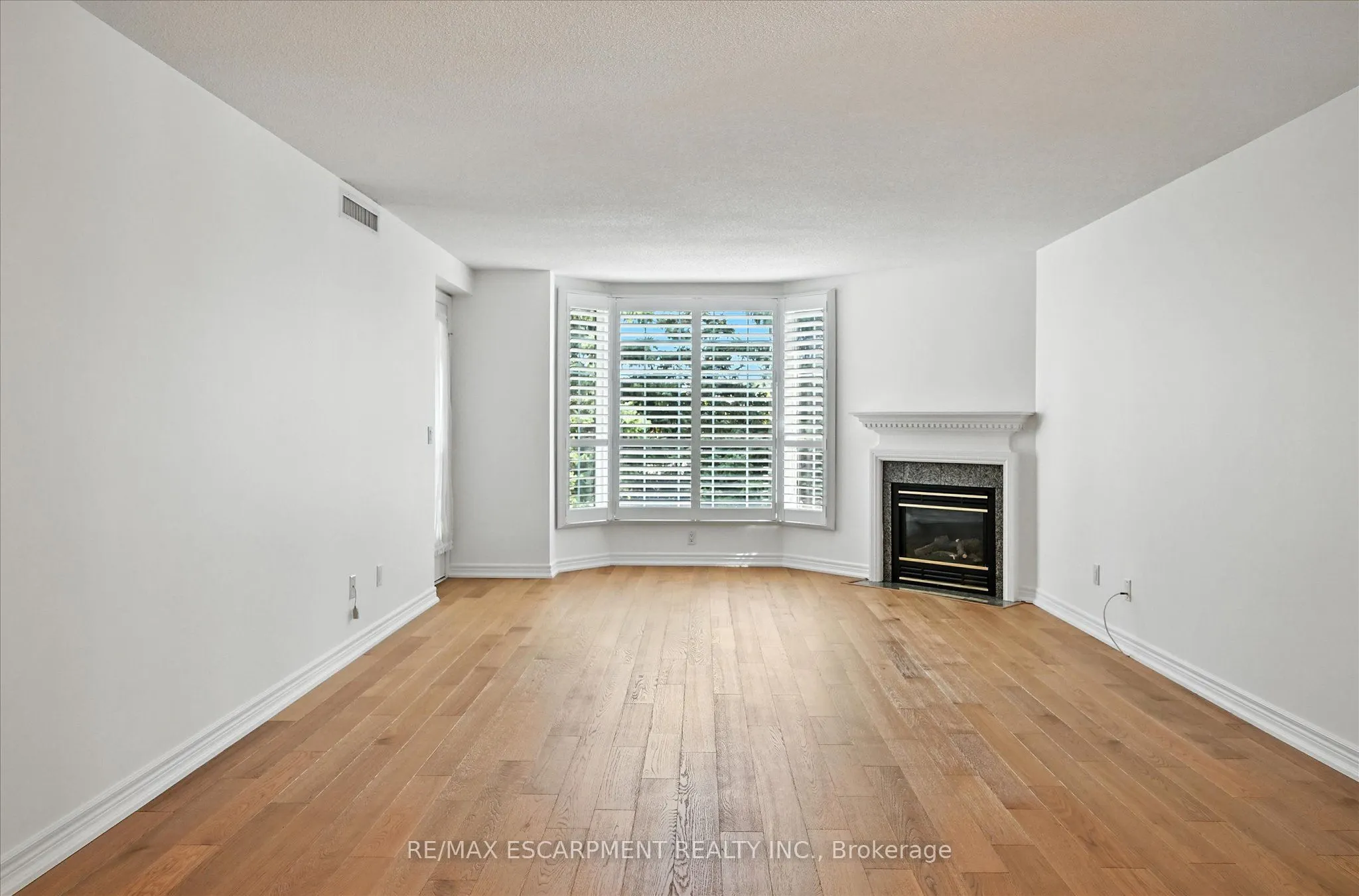 990 GOLF LINKS Road, #204