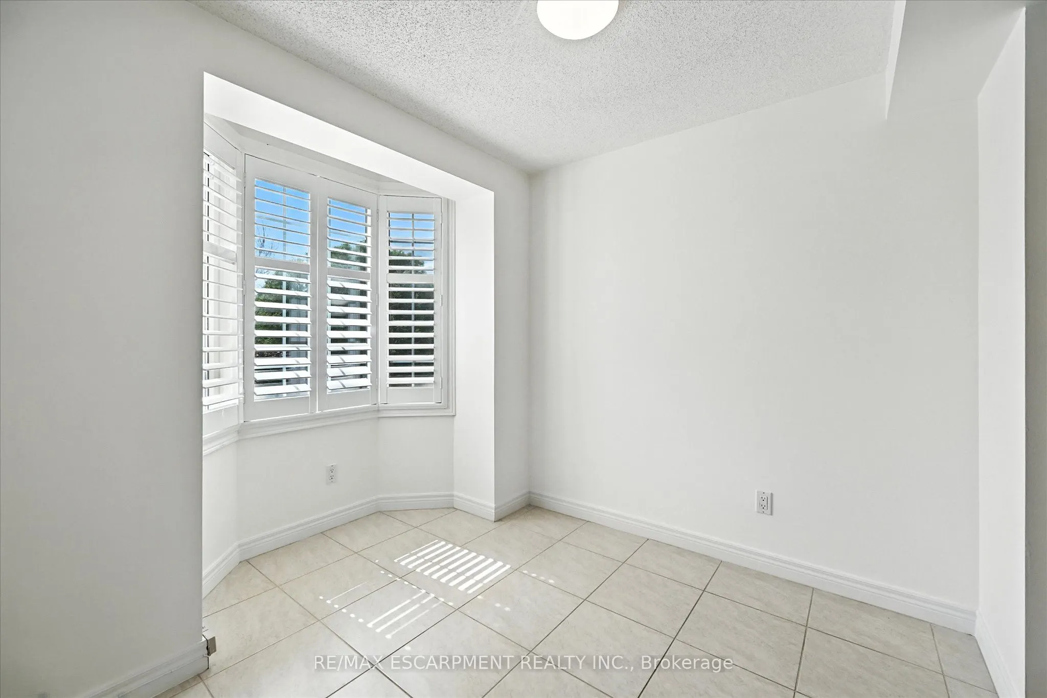 990 GOLF LINKS Road, #204