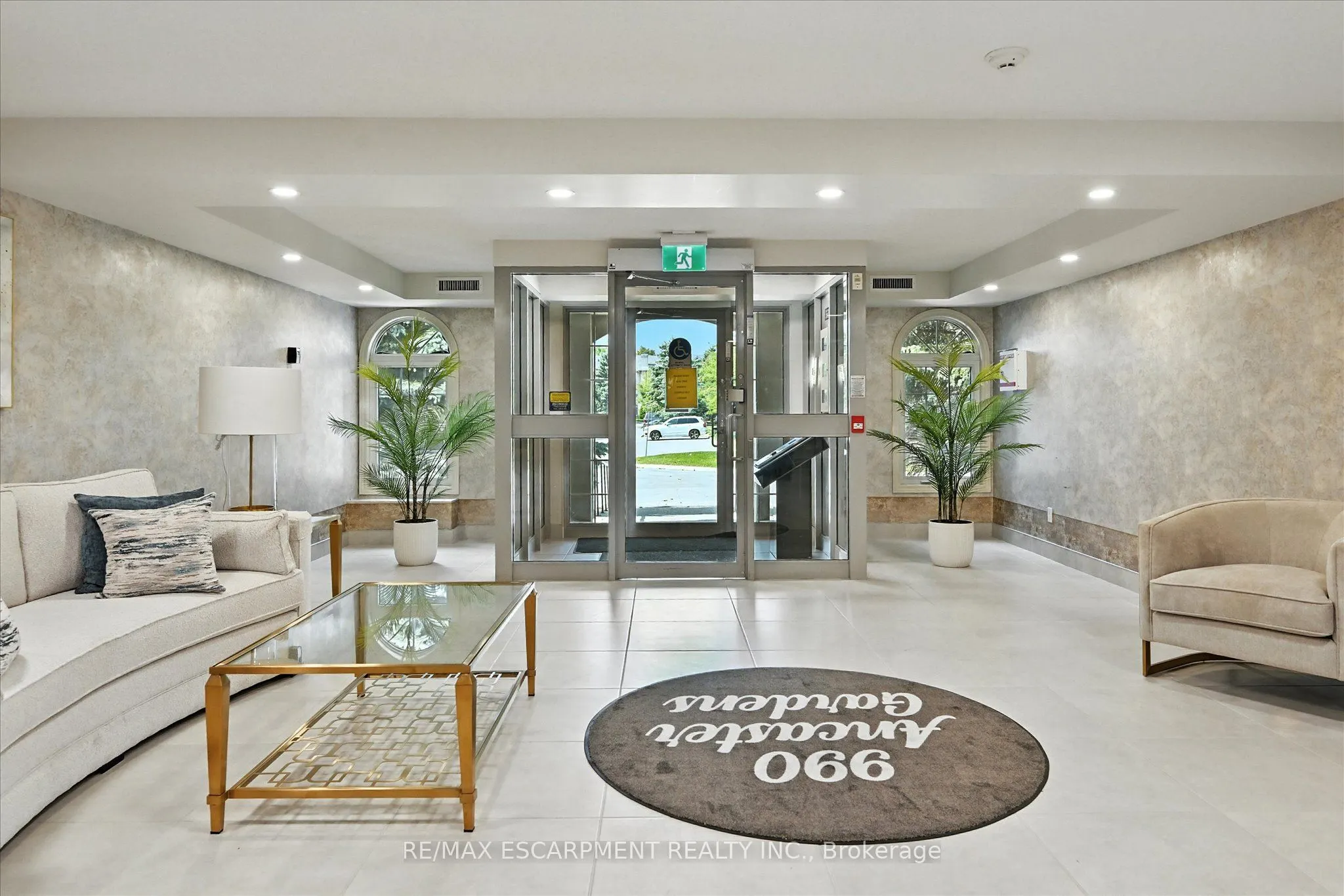 990 GOLF LINKS Road, #204